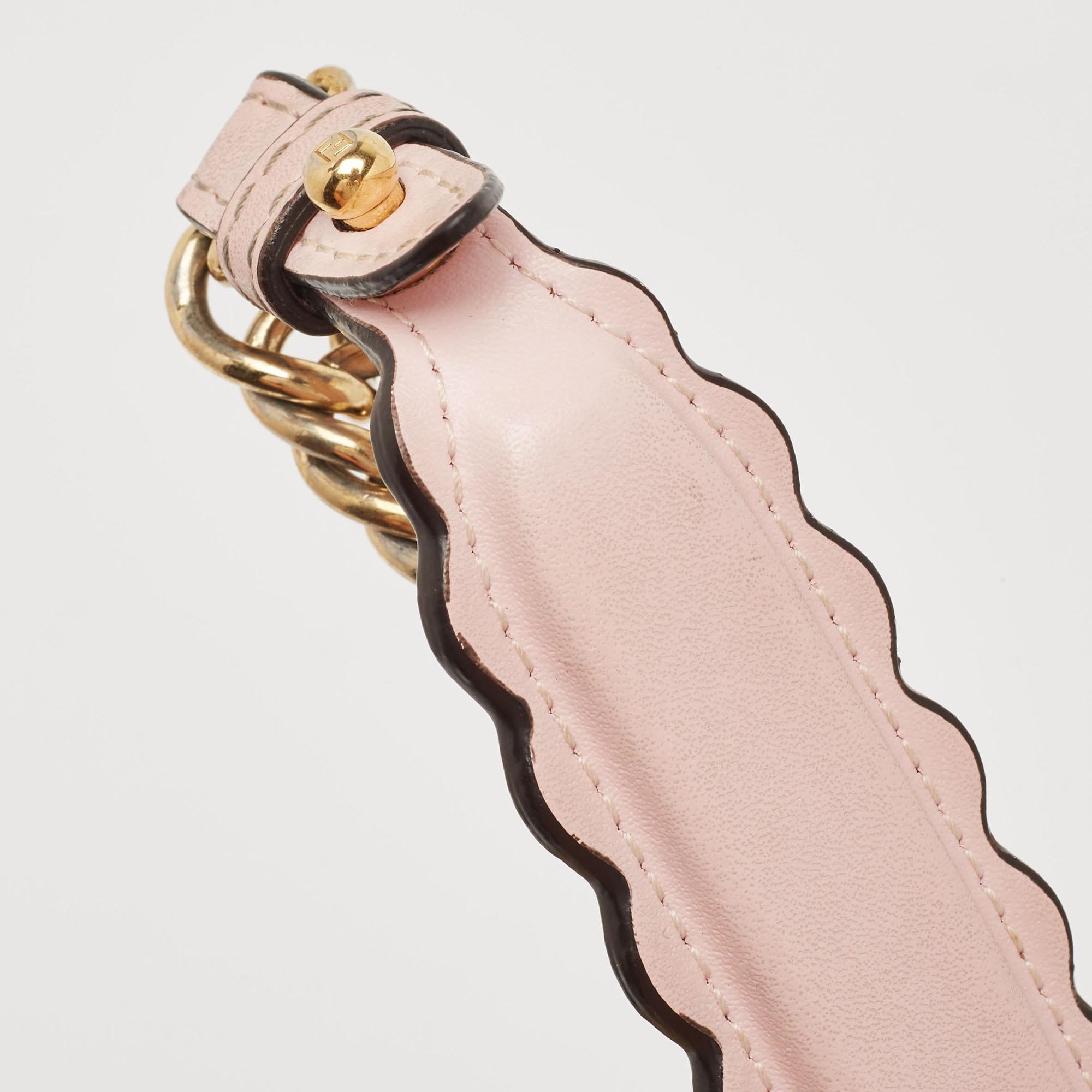 Fendi Rosa Mini-Umhängetasche aus Leder mit Wellenschliff Kan I im Angebot 4