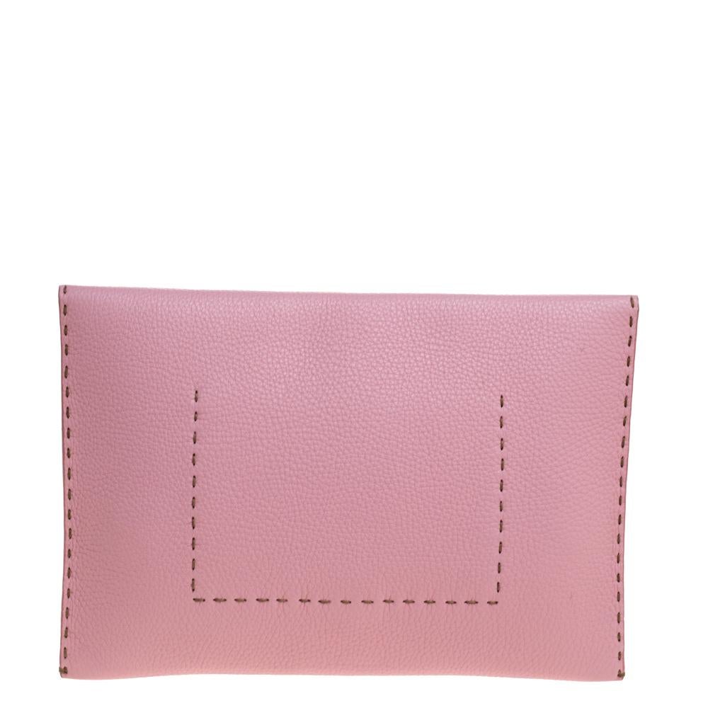 The Selleria flap clutch by Fendi is a creation that is not only stylish but also exceptionally well-made. It is a design that is simple and sophisticated, just right for the woman who embodies class in a modern way. Meticulously crafted from