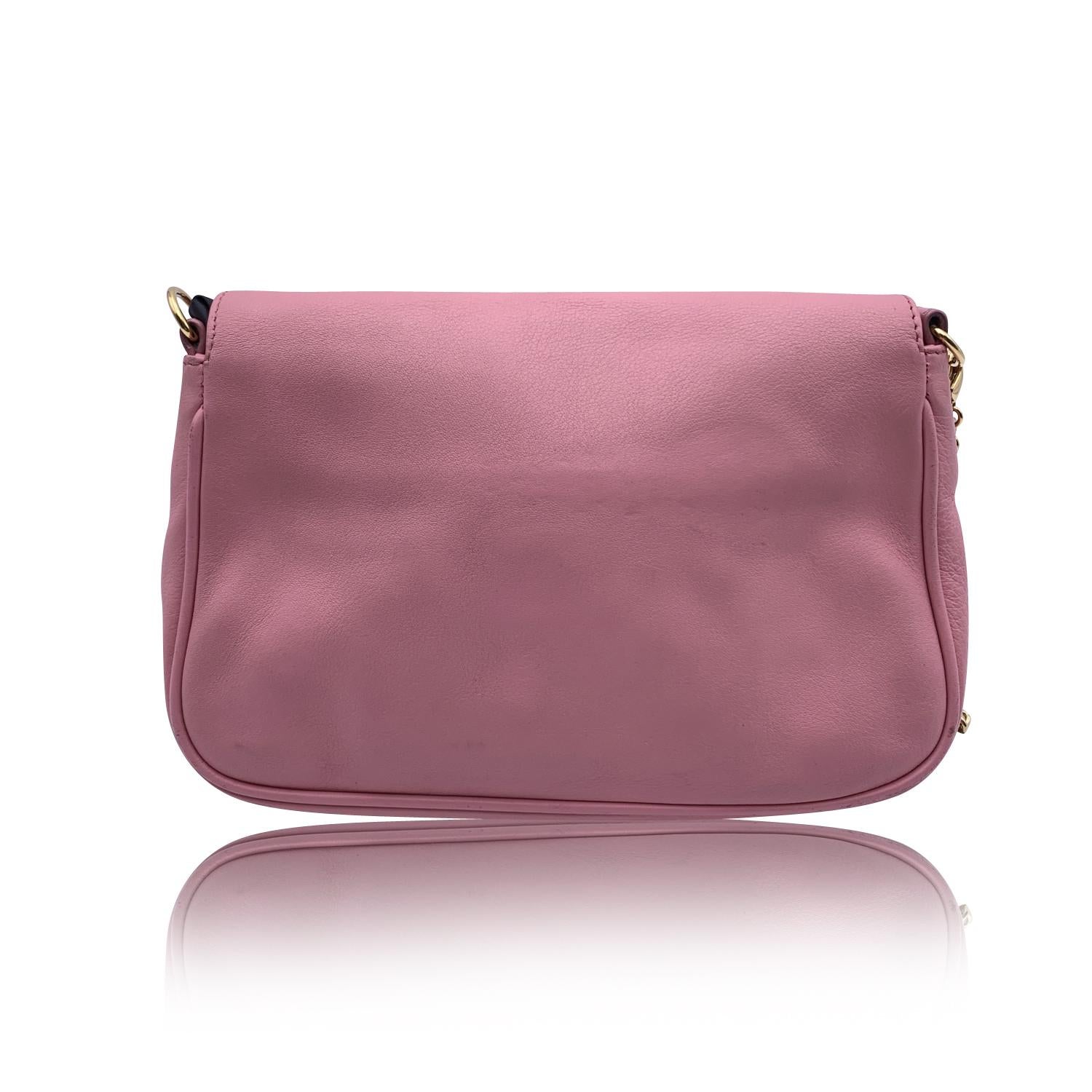 Fendi Kleine Fendista Pochette Umhängetasche aus rosa Leder im Zustand „Hervorragend“ in Rome, Rome