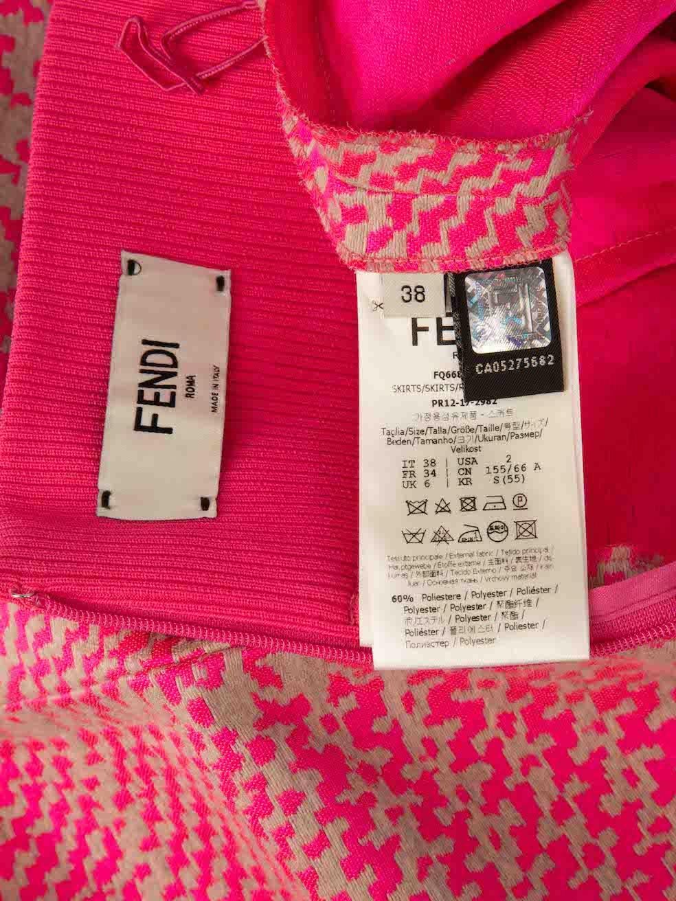 Donna Fendi Gonna al ginocchio con logo rosa con motivo pied-de-poule taglia XS in vendita