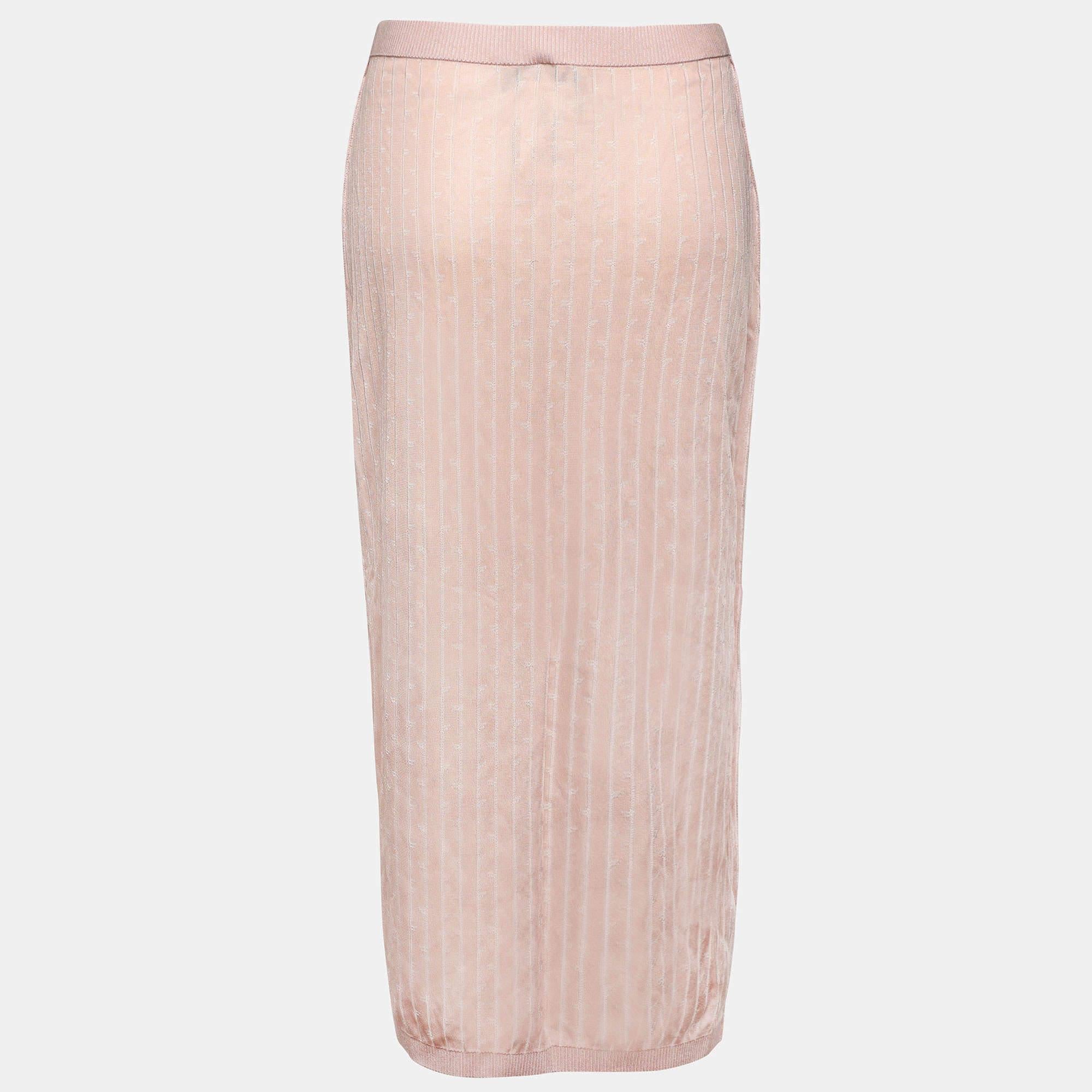 This lovely skirt is beautifully stitched from fine fabric. The comfy designer skirt has a flattering silhouette. Pair it with a simple top and strappy heels for a chic look.