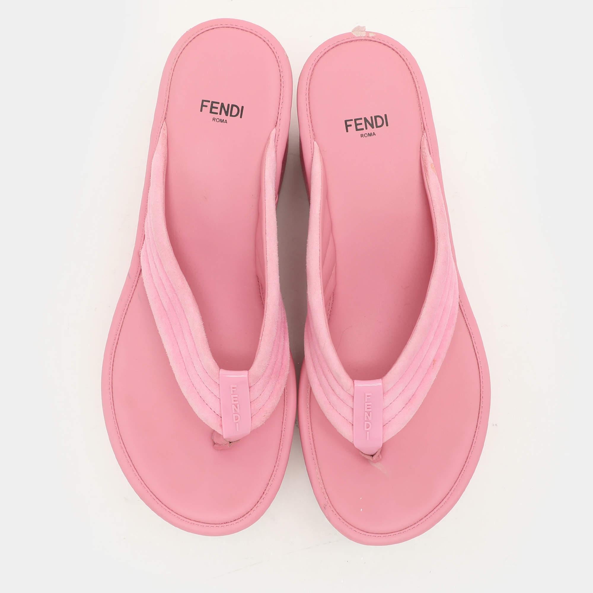 Fendi Pink Suede Platform Thong Slide Sandals Size 38 In Good Condition For Sale In Dubai, Al Qouz 2