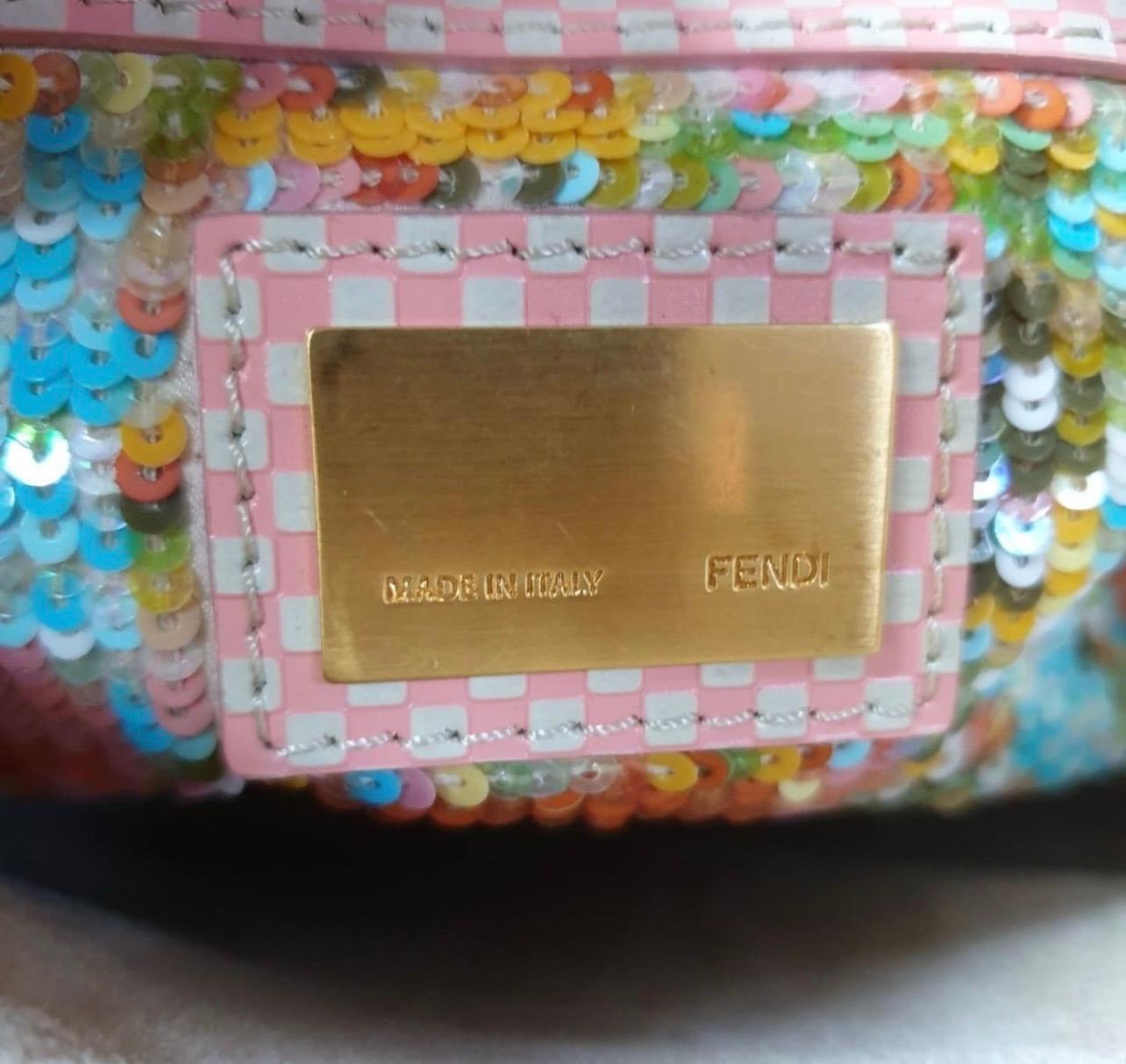 Fendi Rosa/Weiß kariertes Leder mit Paillettenfutter Medium Peekaboo Top Handle Bag im Angebot 5
