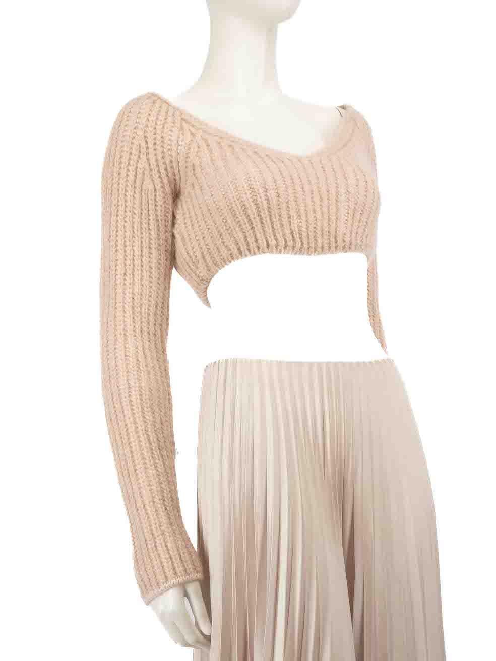 CONDITION is Very good. Minimal wear to the jumper is evident. There is a small mark on the centre front of this used Fendi designer resale item.
 
 Details
 Pink
 Mohair
 Knit jumper
 Long sleeves
 Round neck
 Cropped fit
 
 
 Made in Italy
 
