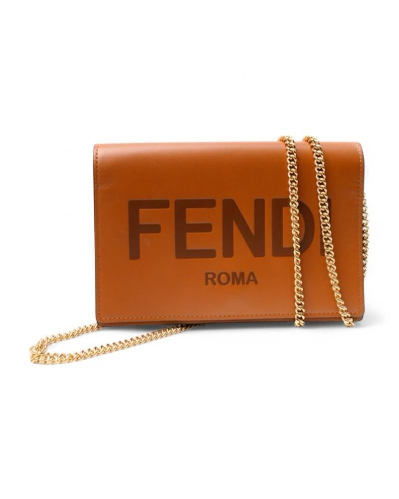 Pochette Fendi avec logo Biscuit en vente 8