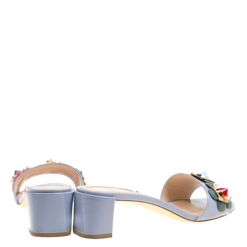 Fendi Powder Blue Patent Leather Flowerland Embellished Block Heel Slides Size 3 (Grau)