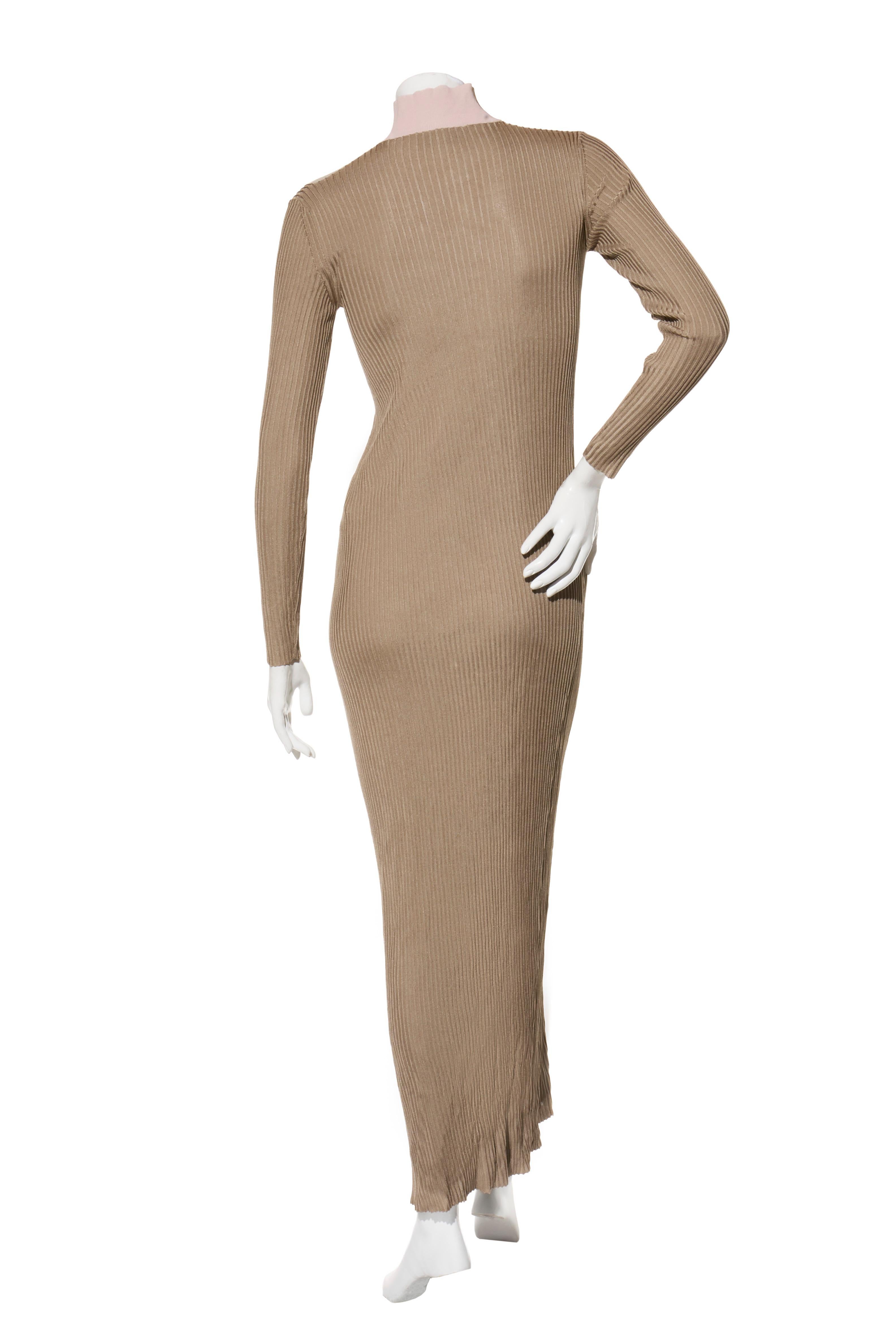 Maxi abito in maglia a coste di seta Fendi Pre-Fall 2018 IT 40 (US 4) In condizioni buone in vendita a Woodland Hills, CA
