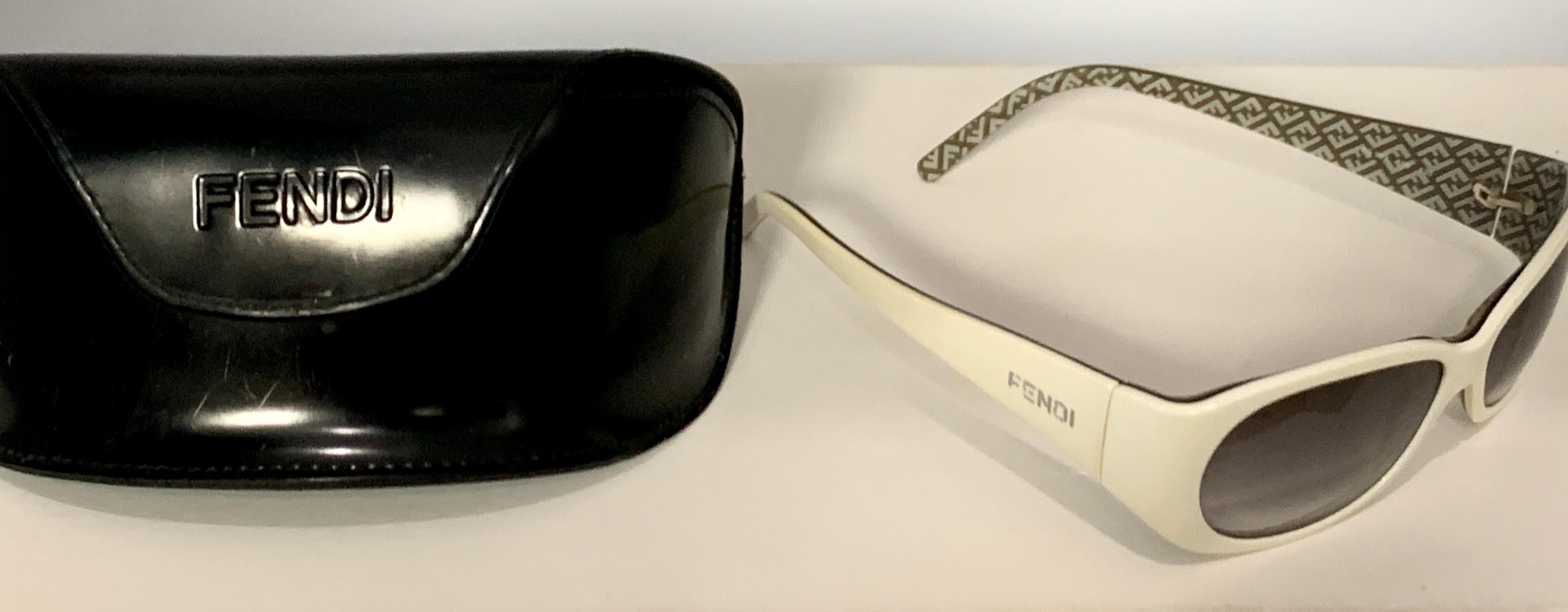 Black Fendi Pre Loved  FS 303 105 130White  Women Sunglasses, Made in Italy