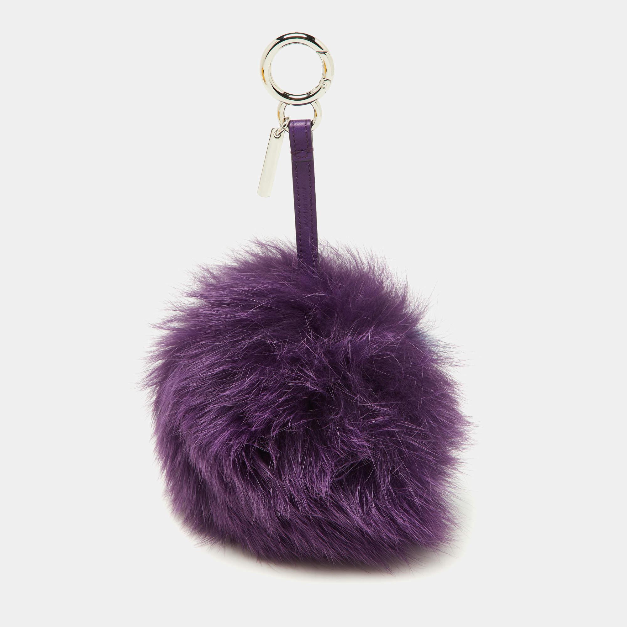 Fendi brings you this pretty bag charm that has caught the eye of handbag lovers around the world. The charm consists of a pom pom made from fox fur and held by a leather strap with a silver-tone clasp. Adorn your precious bags with this Fendi
