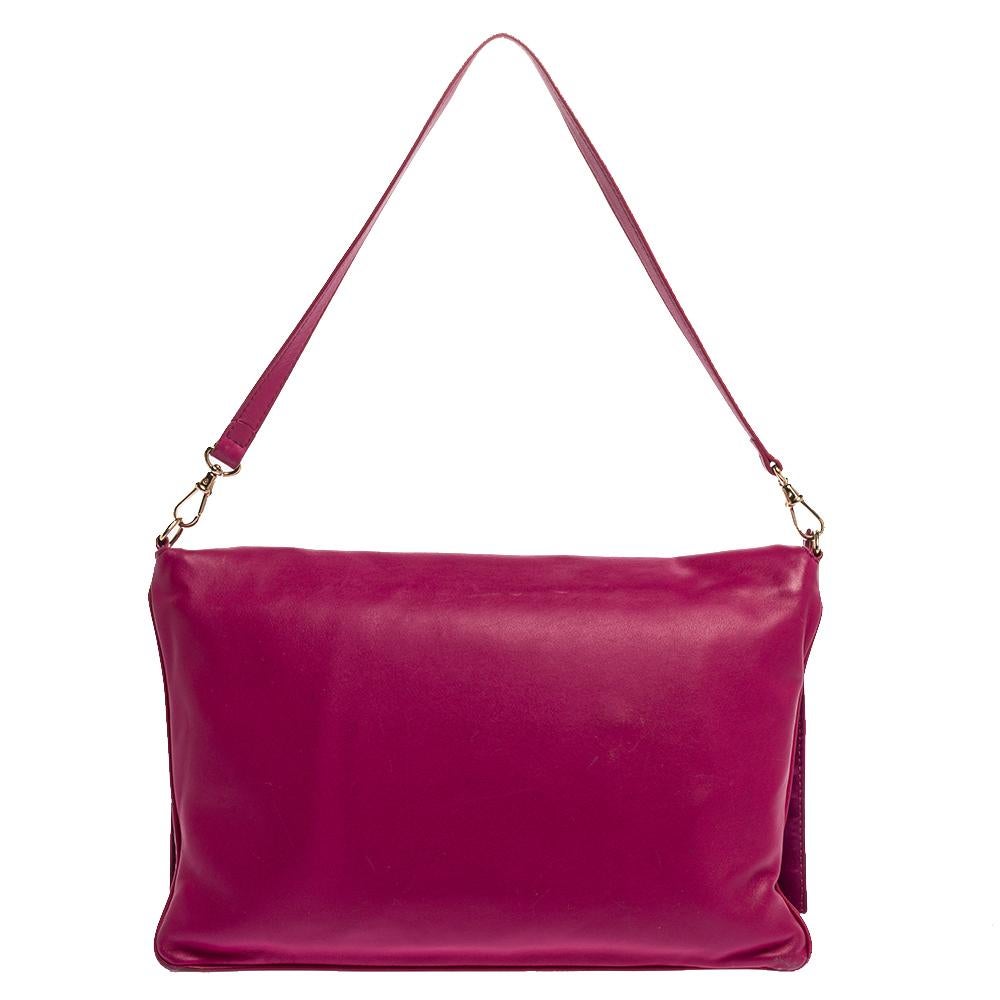 Coming from the house of Fendi, this handbag will highlight your fashion-forward choice. Crafted from purple leather, this shoulder bag is lined with quality satin that will hold your essentials safe. It comes with the signature inverted 'F' logo on