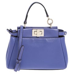 Fendi Micro Peekaboo Umhängetasche aus lila Leder