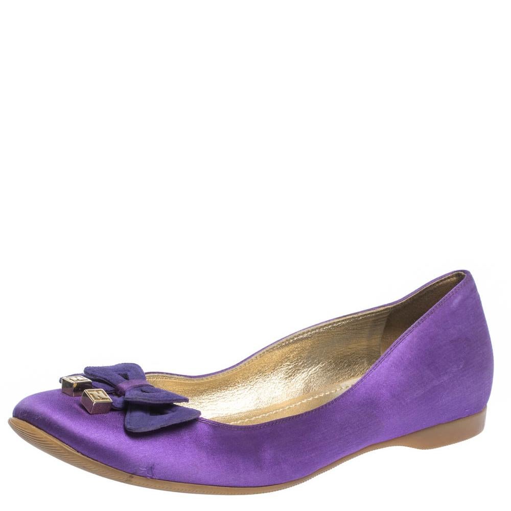 One would think that these ballet flats were created to be admired. Such beauty they carry! They are from Fendi and they've been crafted from purple-hued satin and styled with double bows on the uppers as well as gold-tone logo detailing. They are