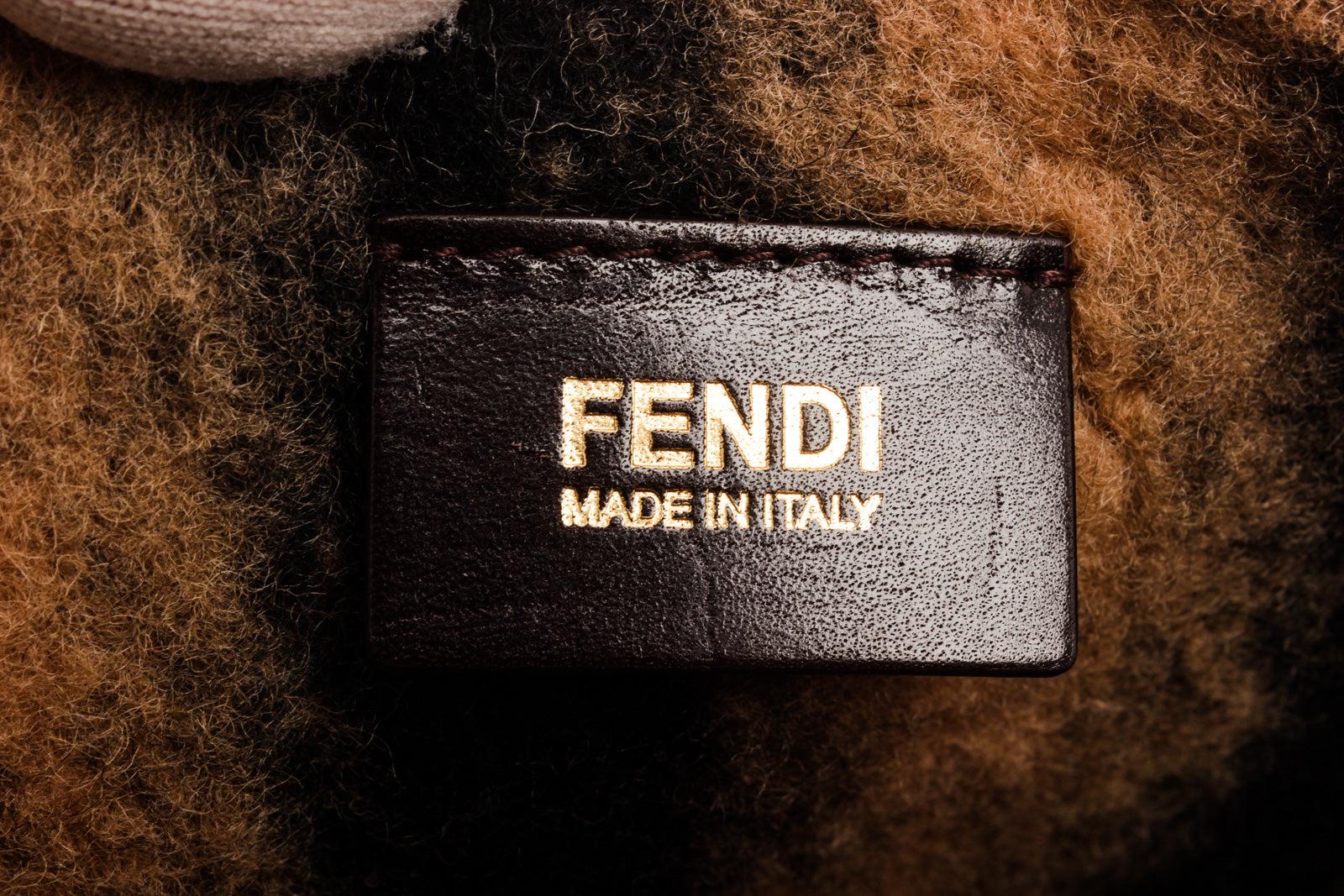 Fendi Lila Tote Bag mit goldfarbenen Beschlägen, Lederbesatz und Lederfutter 1
