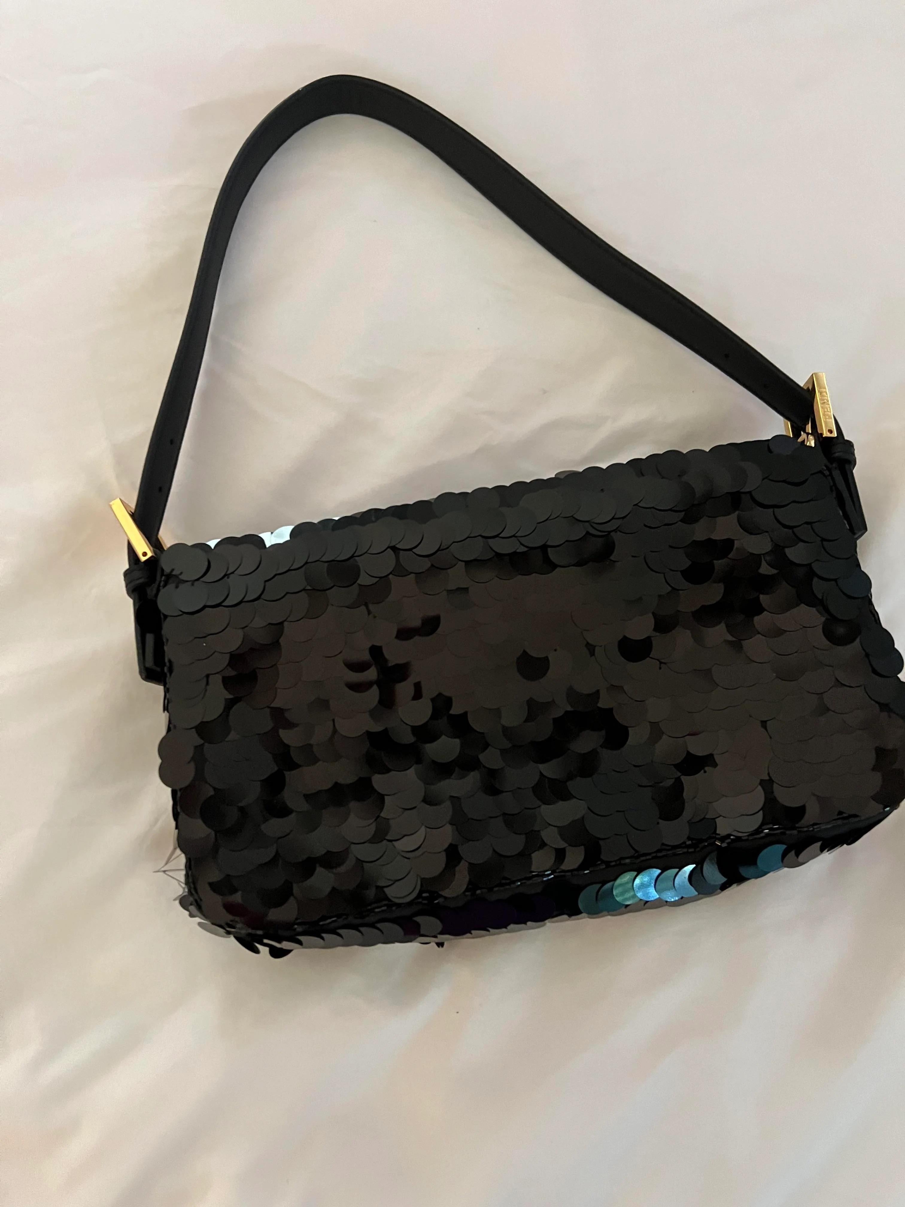 FENDI RARE black Sequin Classic baguette bag 1997 with Gold Hardware In Excellent Condition In Montreal, Quebec
