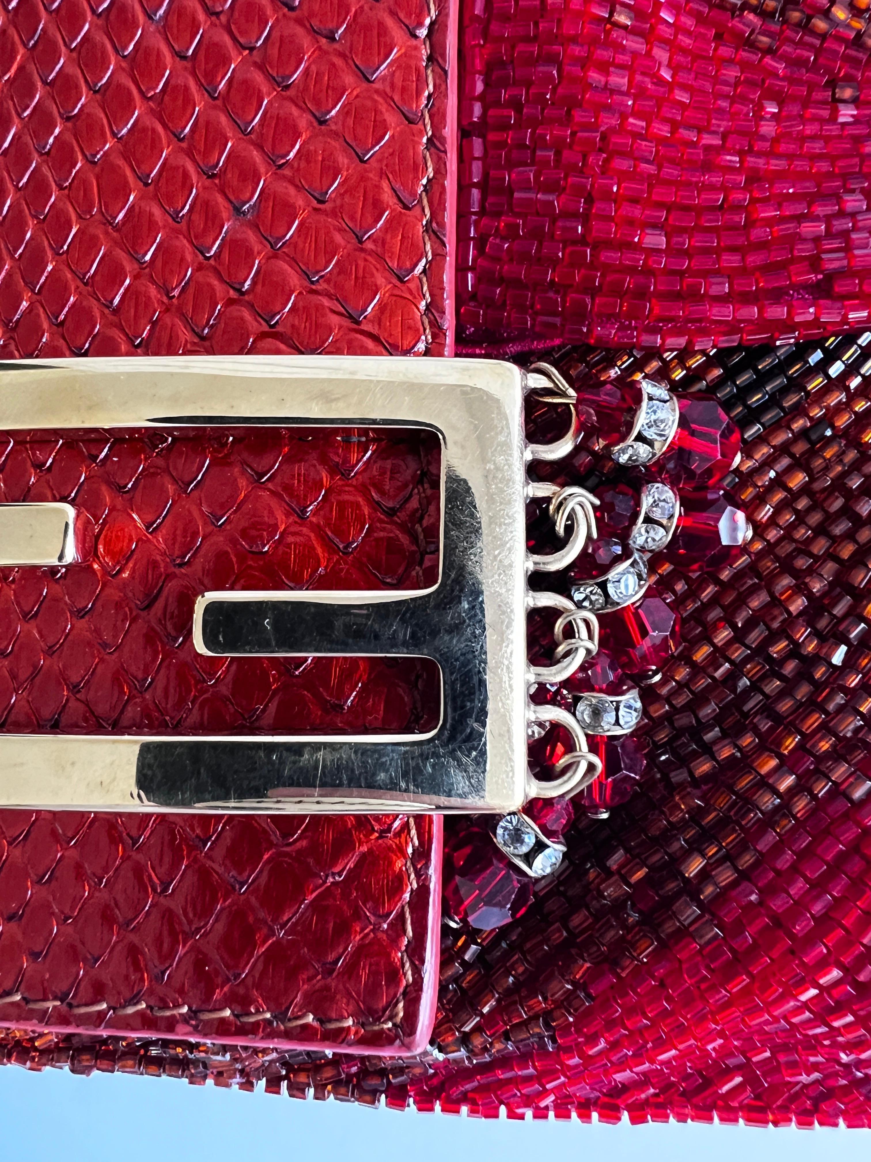 Fendi red beaded baguette In Good Condition For Sale In Aurora, IL