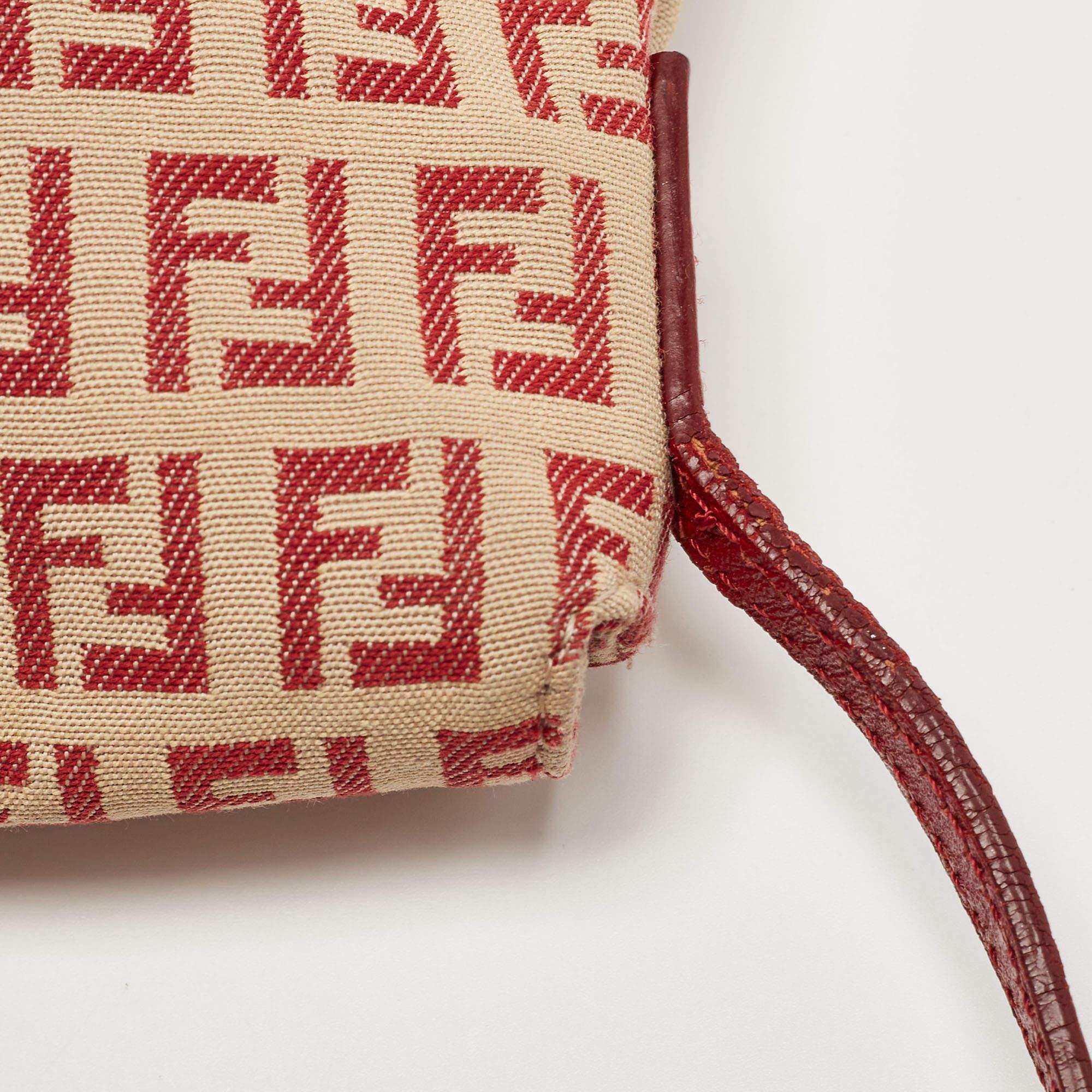 Fendi Messenger Bag aus rotem/beigefarbenem Zucchino-Stoff und Leder mit Klappe im Angebot 12