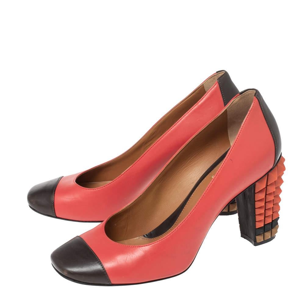 Fendi Red/Black Leather Cap Toe Studded Block Heel Pumps Size 38.5 In Good Condition In Dubai, Al Qouz 2