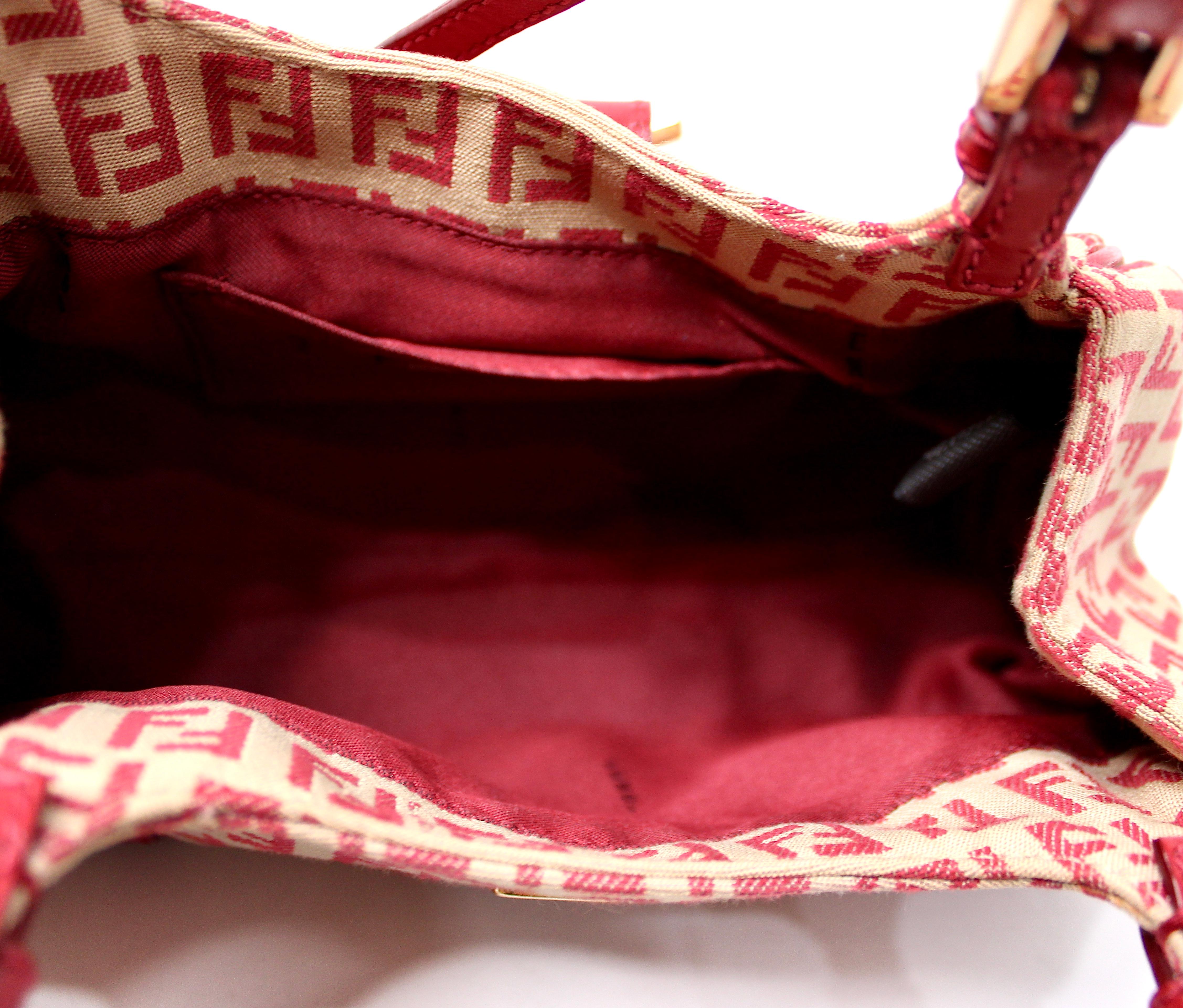 Fendi Sac à bandoulière en toile rouge Zucchino circa Y2K en vente 4