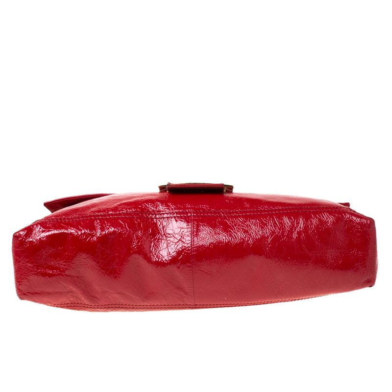 Fendi Red Crinkle Patent Leather Large Mamma Baguette Shoulder Bag In Good Condition In Dubai, Al Qouz 2