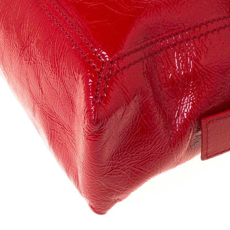 Women's Fendi Red Crinkle Patent Leather Large Mamma Baguette Shoulder Bag