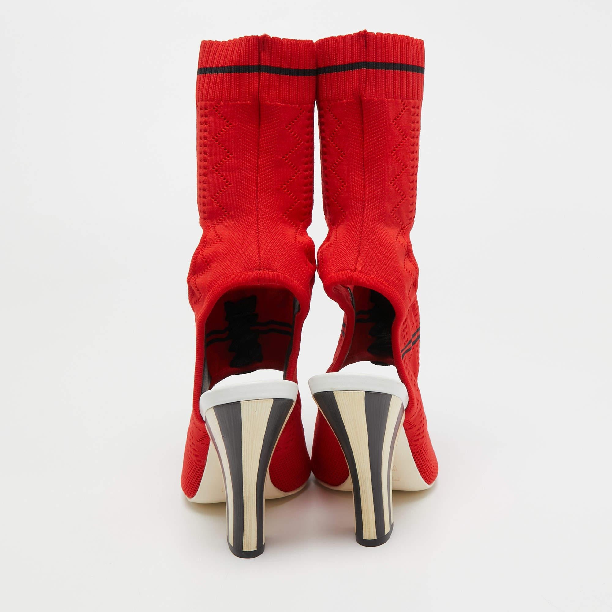Rouge Fendi - Sandales en tissu tricoté rouge à bouts pointus et découpés - Taille 40 en vente
