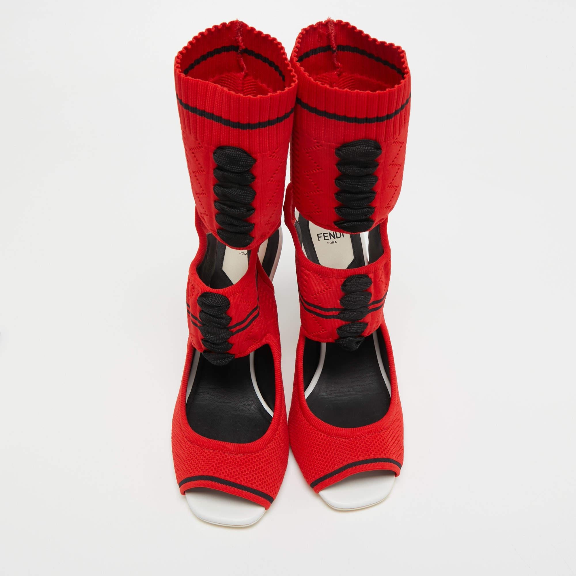 Fendi - Sandales en tissu tricoté rouge à bouts pointus et découpés - Taille 40 Pour femmes en vente