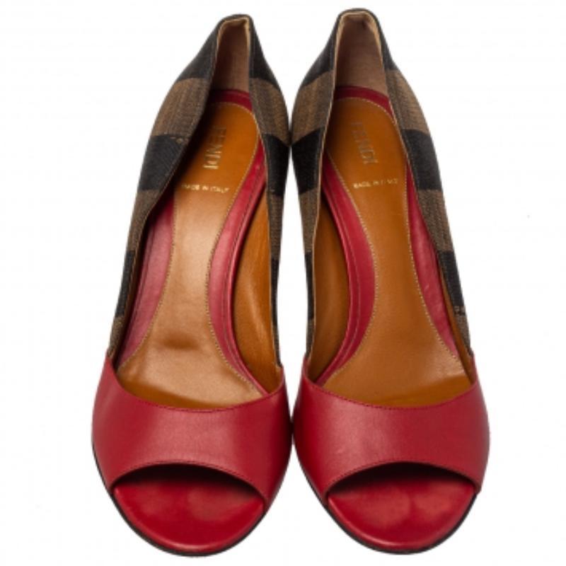 Fendi Red Leather And Brown Pequin Canvas Peep Toe Pumps Size 39.5 In Good Condition For Sale In Dubai, Al Qouz 2