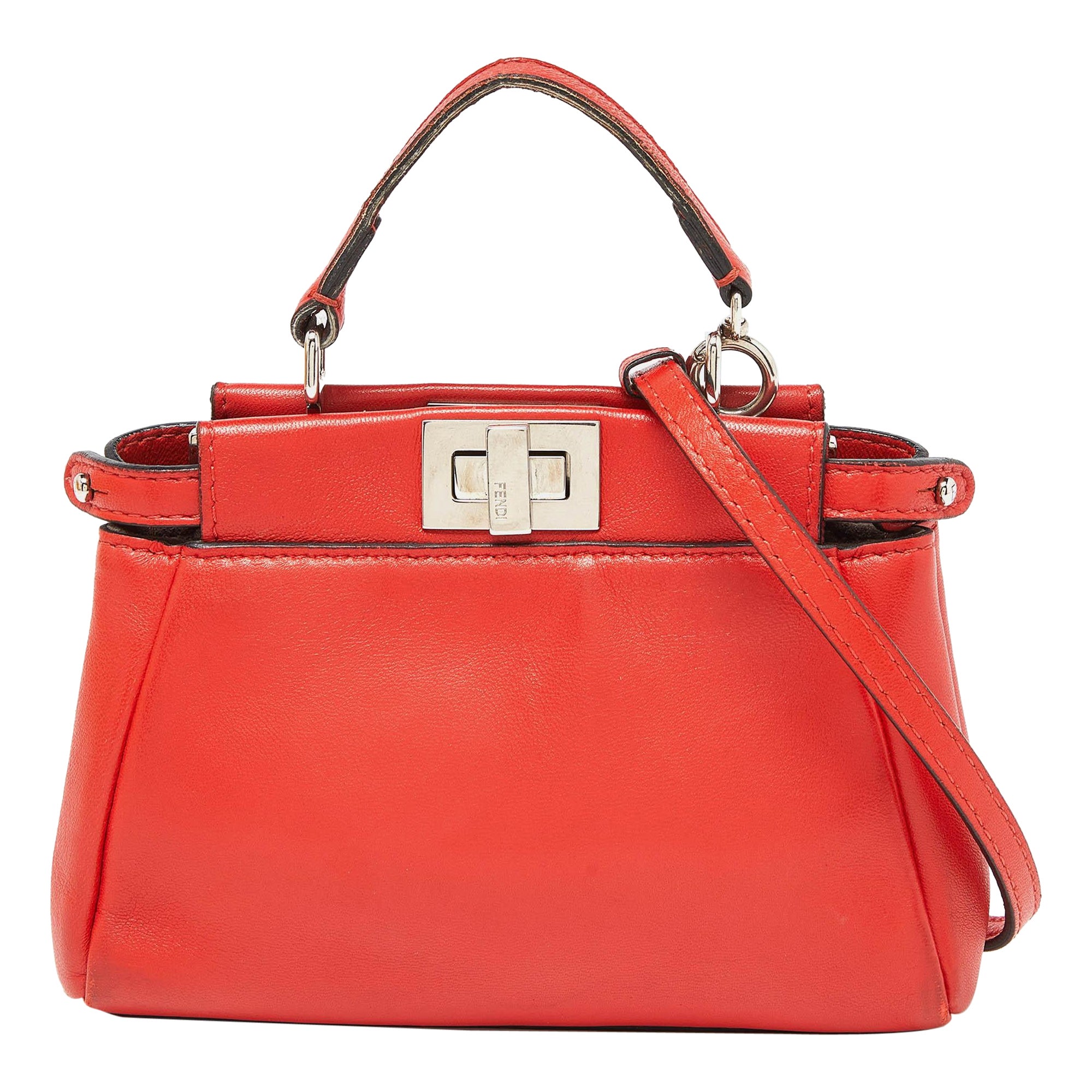 Fendi Sac à bandoulière Micro Peekaboo en cuir rouge