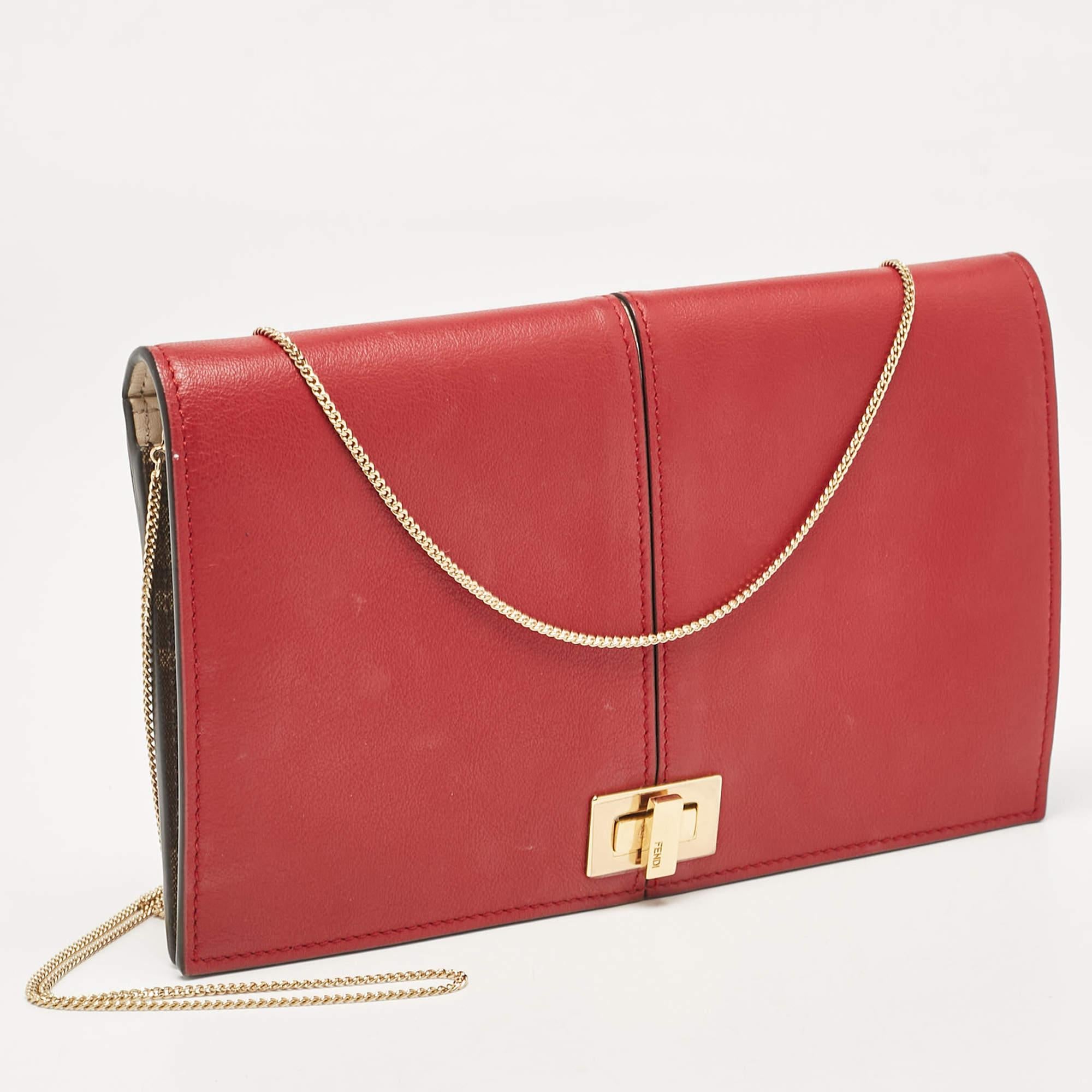 Rouge Fendi Pochette à chaîne Peekaboo en cuir rouge