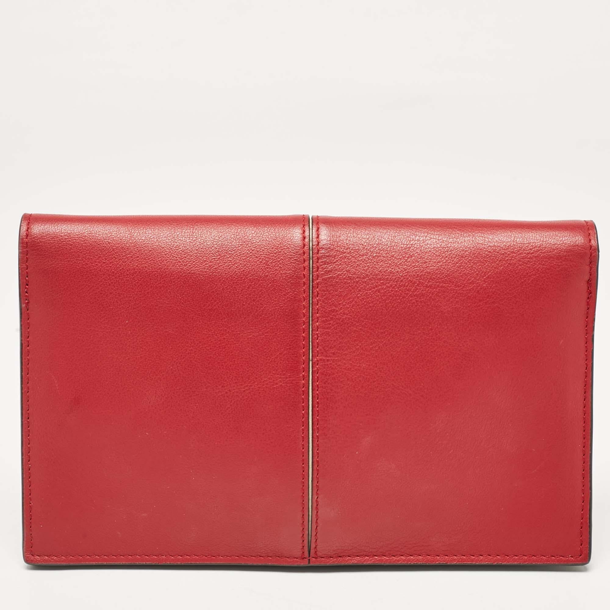 Fendi Pochette à chaîne Peekaboo en cuir rouge Excellent état à Dubai, Al Qouz 2