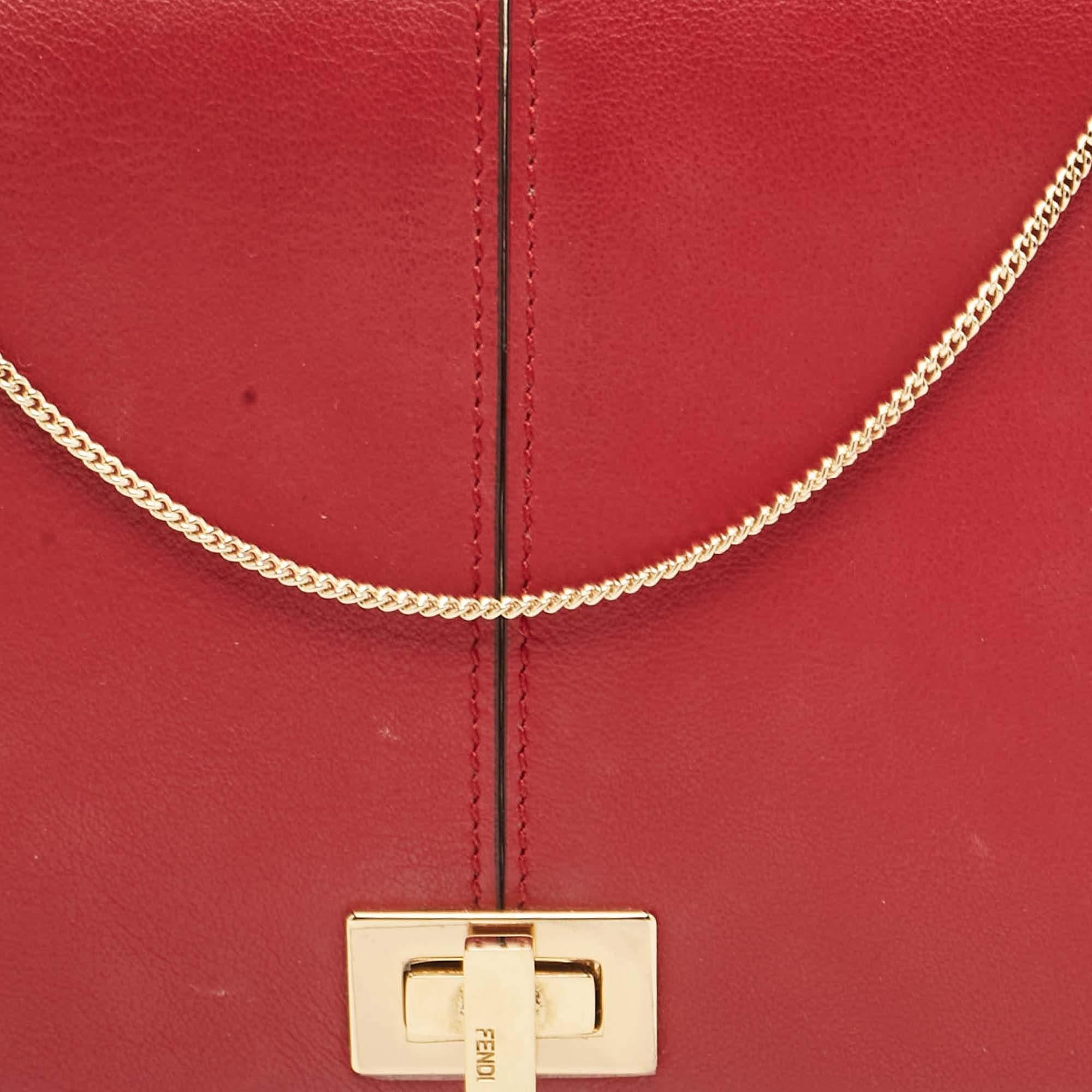 Fendi Pochette à chaîne Peekaboo en cuir rouge 1