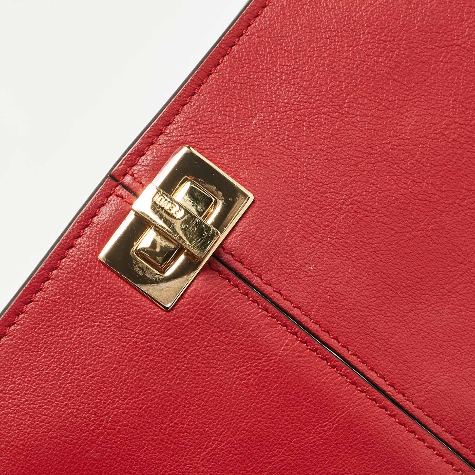 Fendi Pochette à chaîne Peekaboo en cuir rouge 3