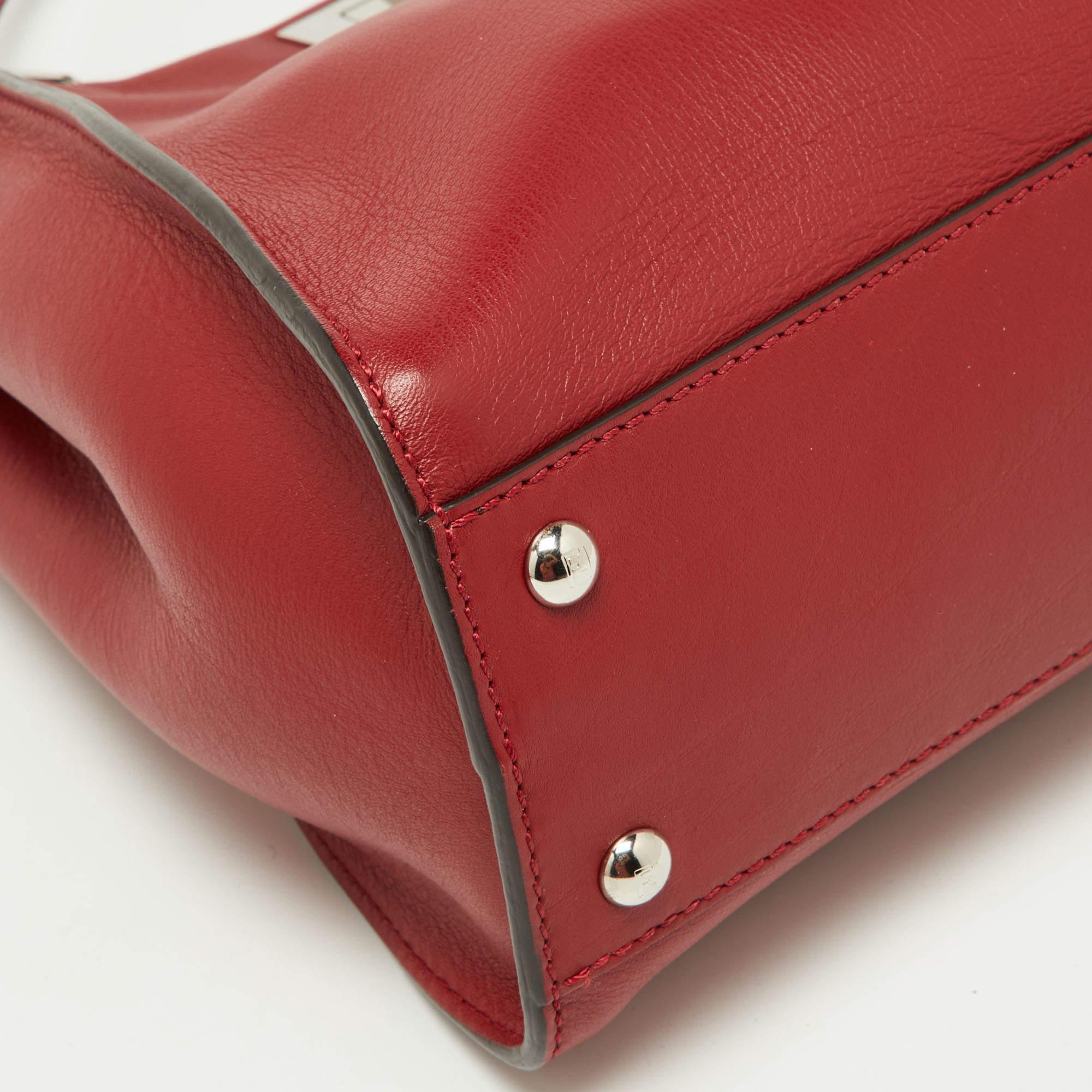 Fendi Regular Peekaboo Top Handle Bag aus rotem Leder im Angebot 2