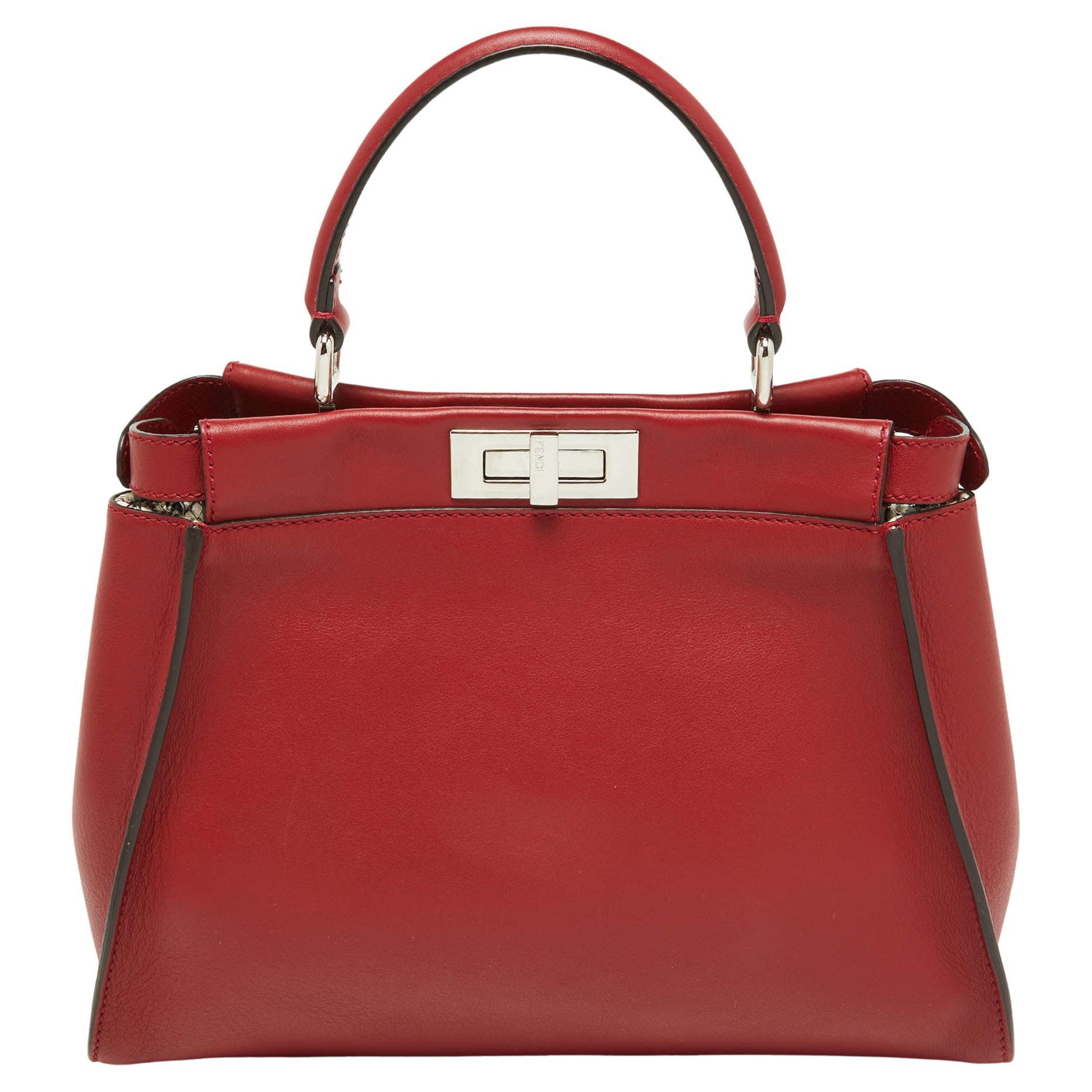 Fendi Regular Peekaboo Top Handle Bag aus rotem Leder im Angebot