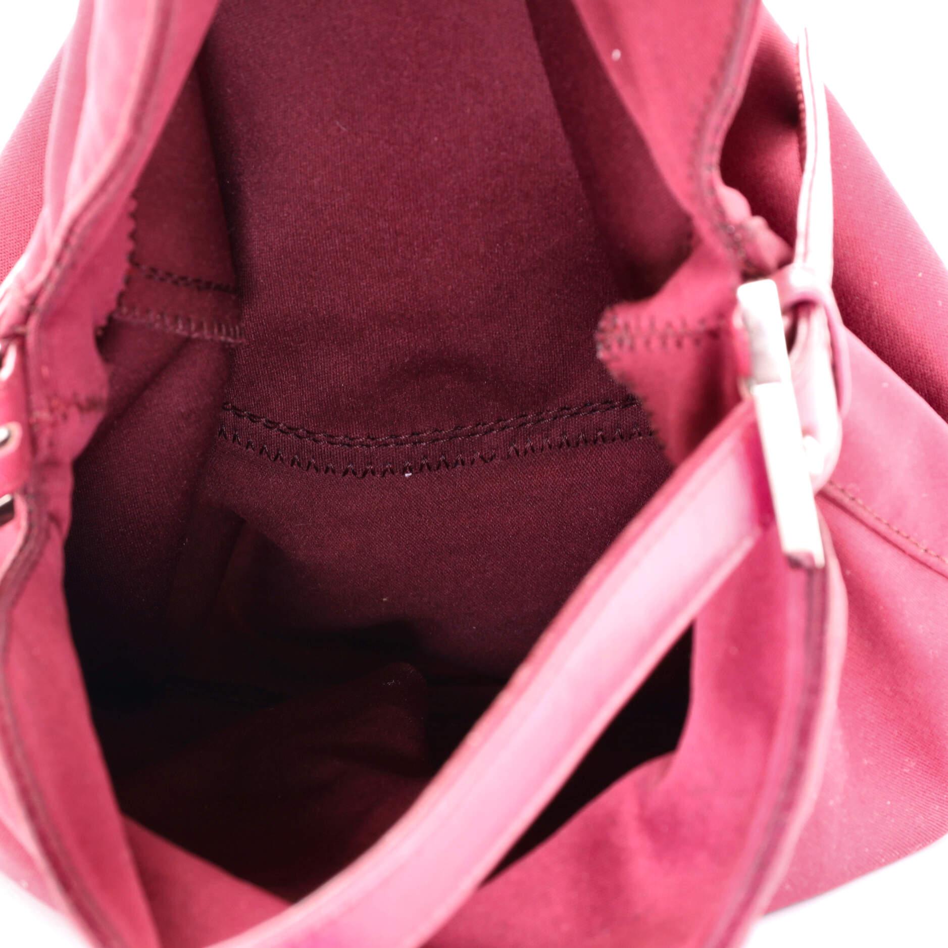 Tasche aus rotem Neopren mit doppelter Klappe von Fendi Medium im Angebot 1
