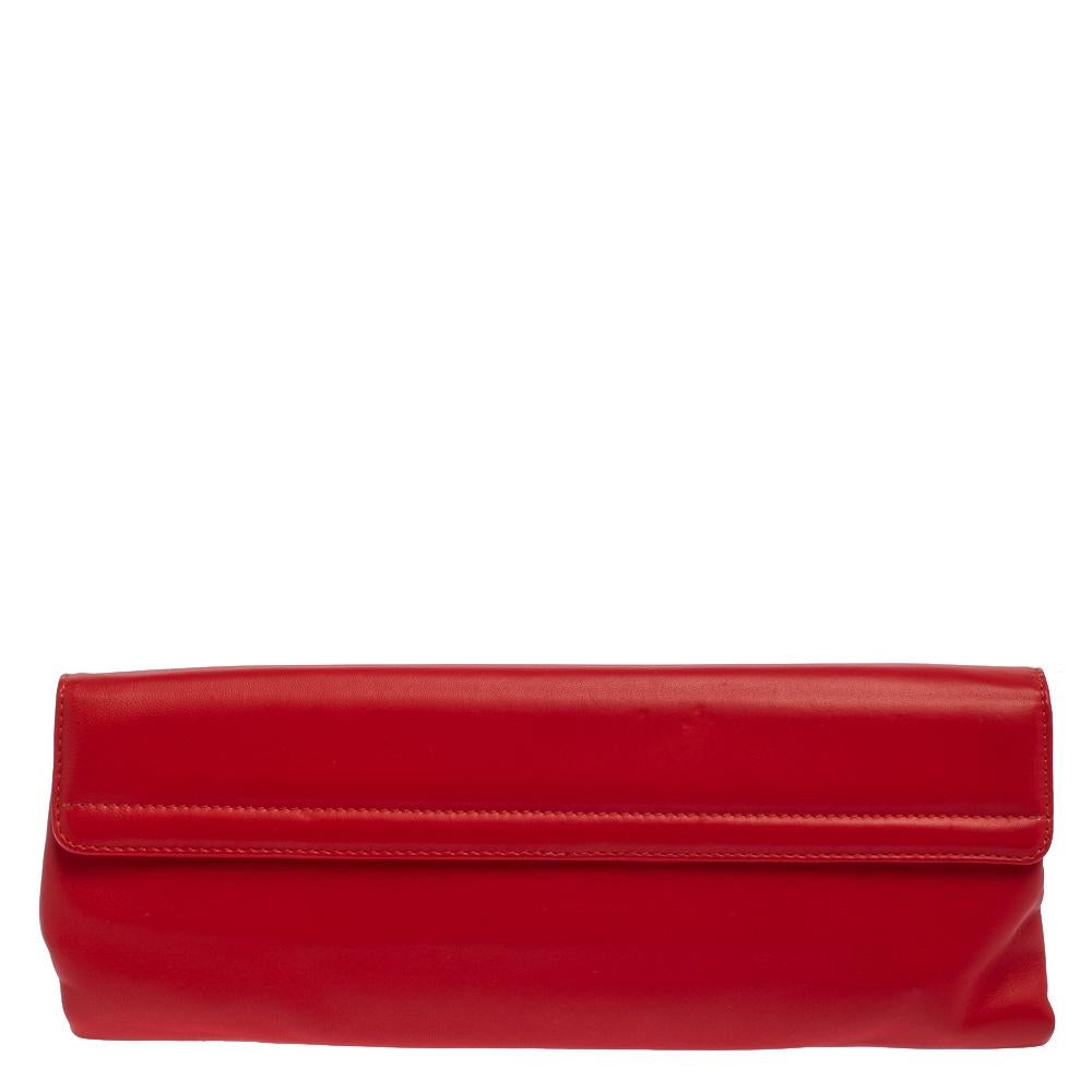 Fendi, the Italian fashion house brings you yet another gorgeous accessory with this clutch. It has been crafted from red-hued soft leather and styled with a flap that holds two FF logos in gold-tone. The insides are satin-lined.

Includes:Info