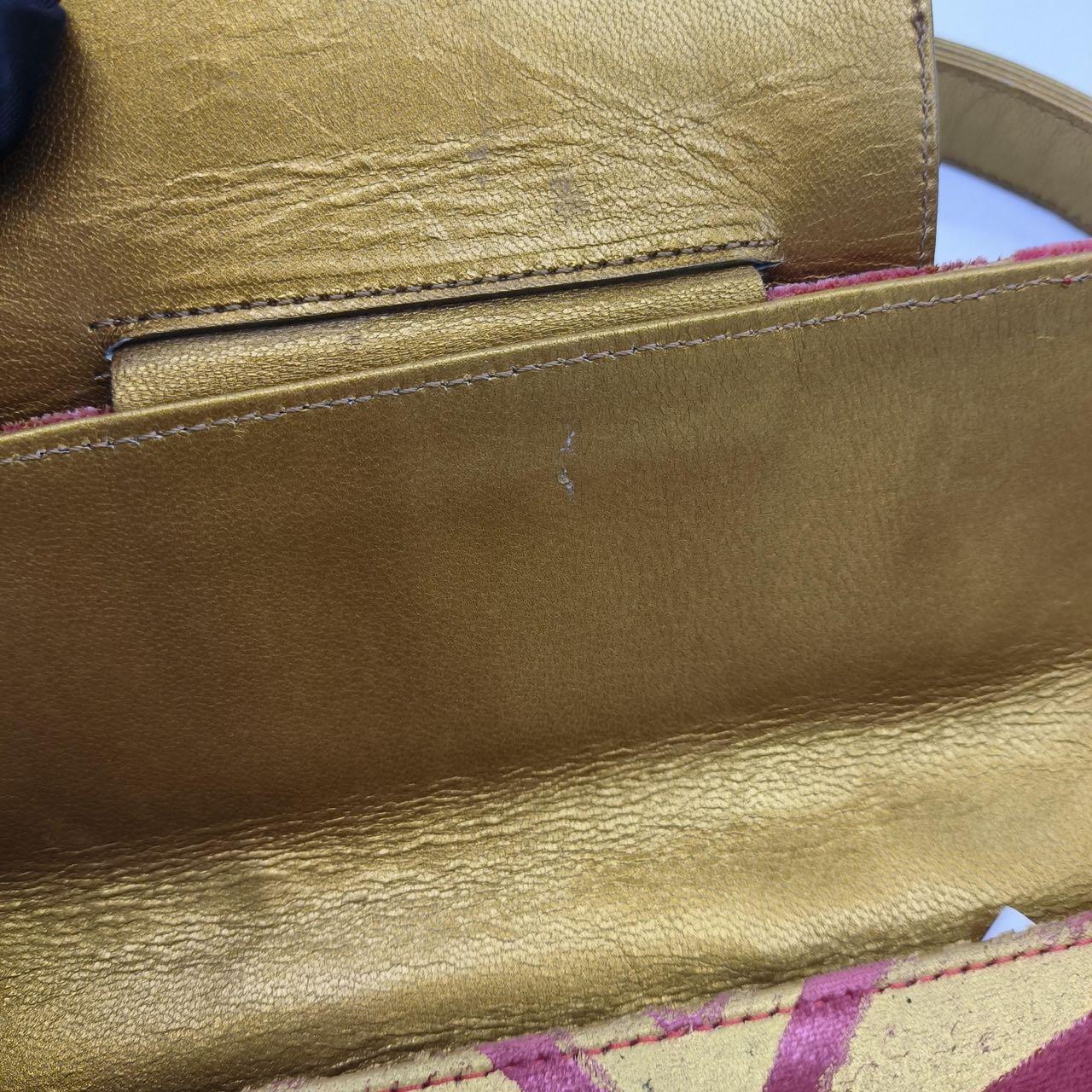 Fendi - Sac à bandoulière en velours rouge et imprimé zèbre sur le devant en vente 6