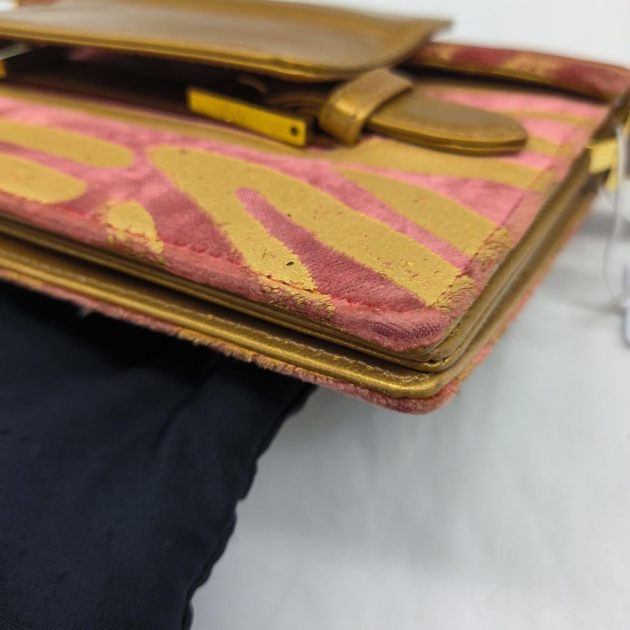 Fendi - Sac à bandoulière en velours rouge et imprimé zèbre sur le devant en vente 7