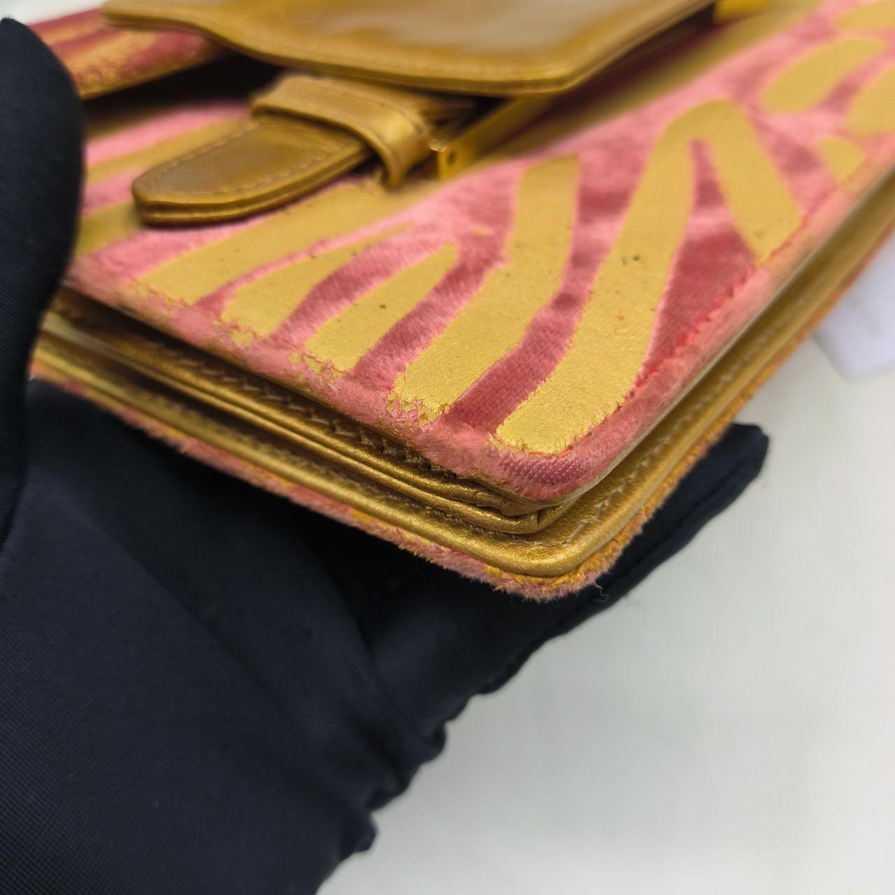 Fendi - Sac à bandoulière en velours rouge et imprimé zèbre sur le devant en vente 8