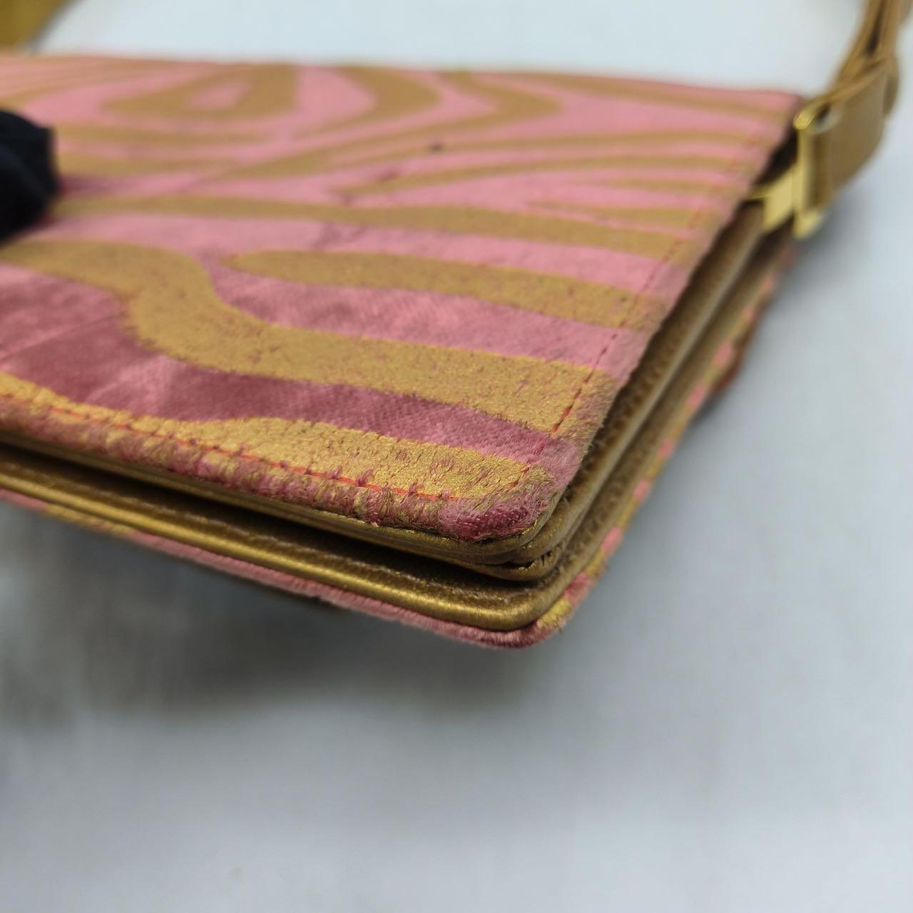 Fendi - Sac à bandoulière en velours rouge et imprimé zèbre sur le devant en vente 11