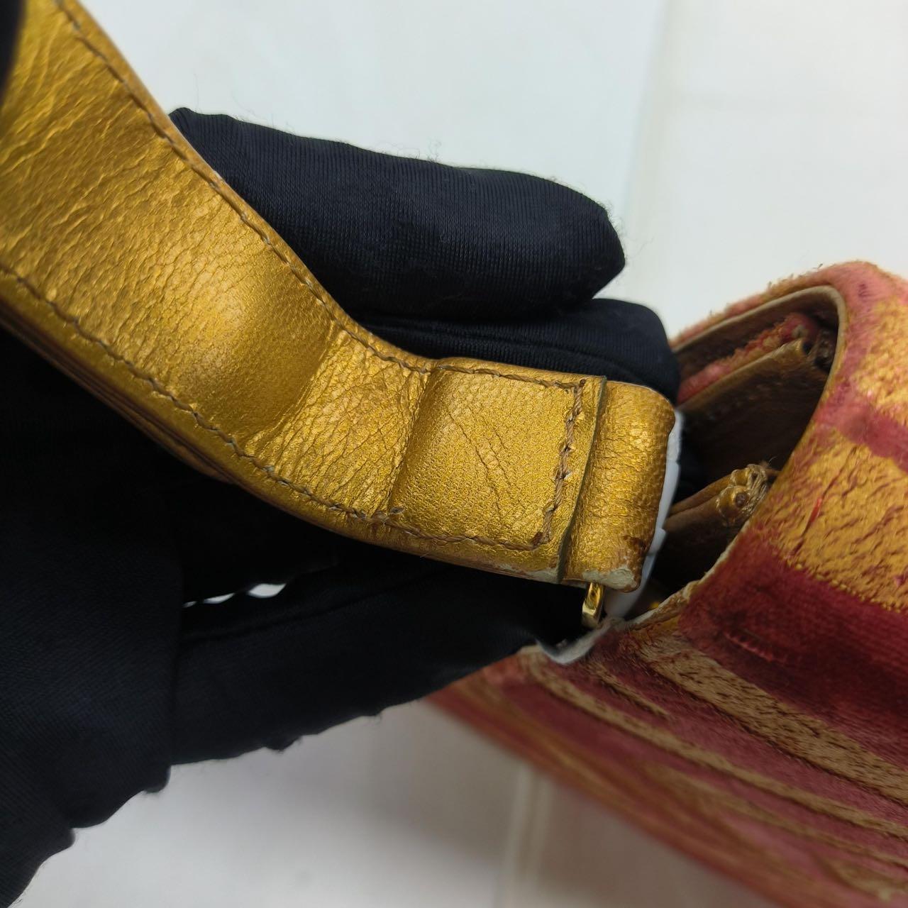 Fendi - Sac à bandoulière en velours rouge et imprimé zèbre sur le devant en vente 14