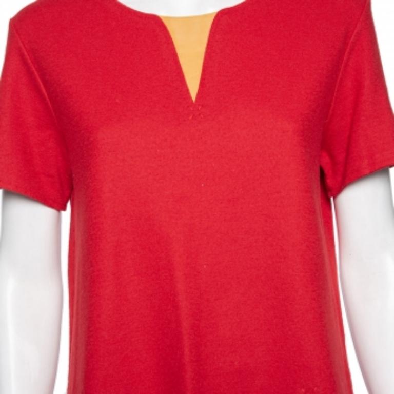 Fácil de combinar con faldas, shorts o pantalones, el top de Fendi garantiza opciones de estilo versátiles. Fabricado en lana virgen, tiene escote redondo, mangas cortas y detalles de piel.