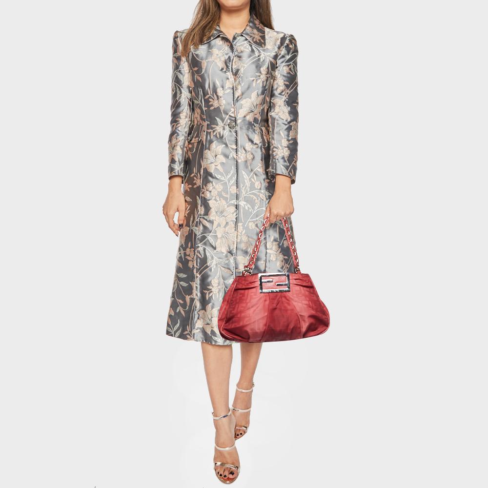 Complete a winning look with this Mia hobo from the House of Fendi. It is made from Zucca canvas & leather, with a gold-toned FF logo on the front and two handles on top. Get this beautiful Mia hobo today!