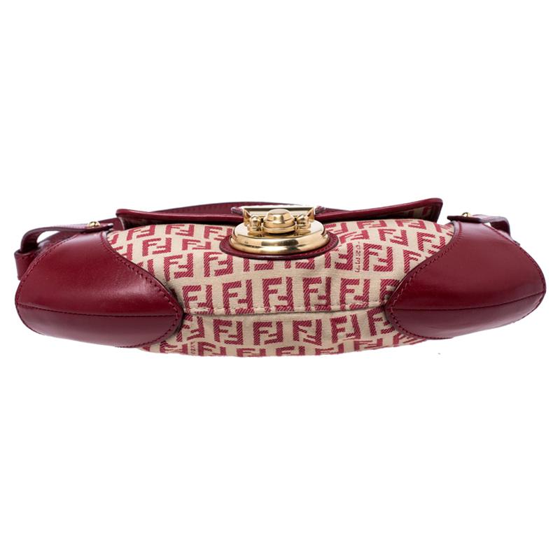 Fendi Red Zucchino Canvas and Leather Compilation Shoulder Bag In Good Condition In Dubai, Al Qouz 2