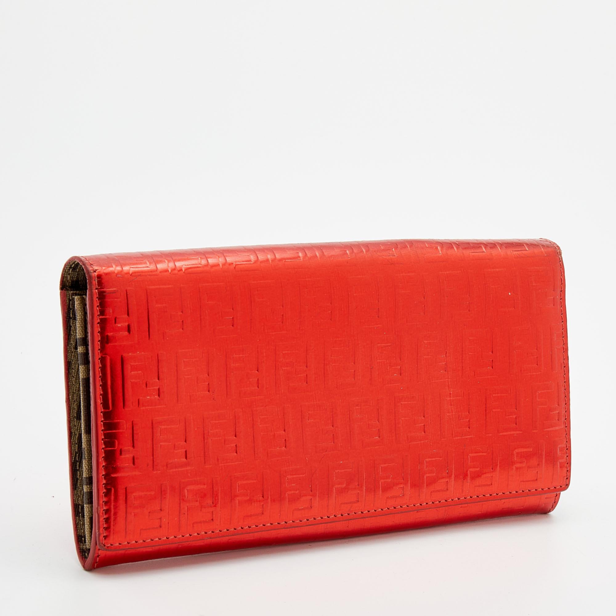 Fendi Red Zucchino Patent Leather Flap Wallet For Sale 2