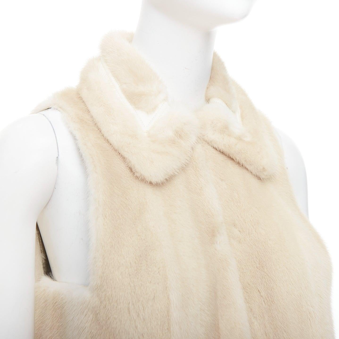 Fendi Gilet reversibile in pelliccia beige champagne oro pelle metallizzata IT36 XXS
Riferimento: NKLL/A00425
Marchio: Fendi
Materiale: Pelliccia, pelle
Colore: Beige, Oro
Modello: Tinta unita
Chiusura: Gancio e barra
Fodera: Pelle