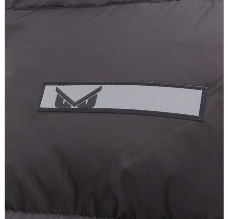 Fendi Giacca reversibile Monster Bug Eye nera in nylon con piuma d'oca EU50 L.
Riferimento: TGAS/C01378
Marchio: Fendi
Model: FAA526-OTA-F0GME
Collezione: Monster Bug
Materiale: Nylon, piuma d'oca
Colore: Nero, Rosso
Modello: Geometrico
Chiusura: