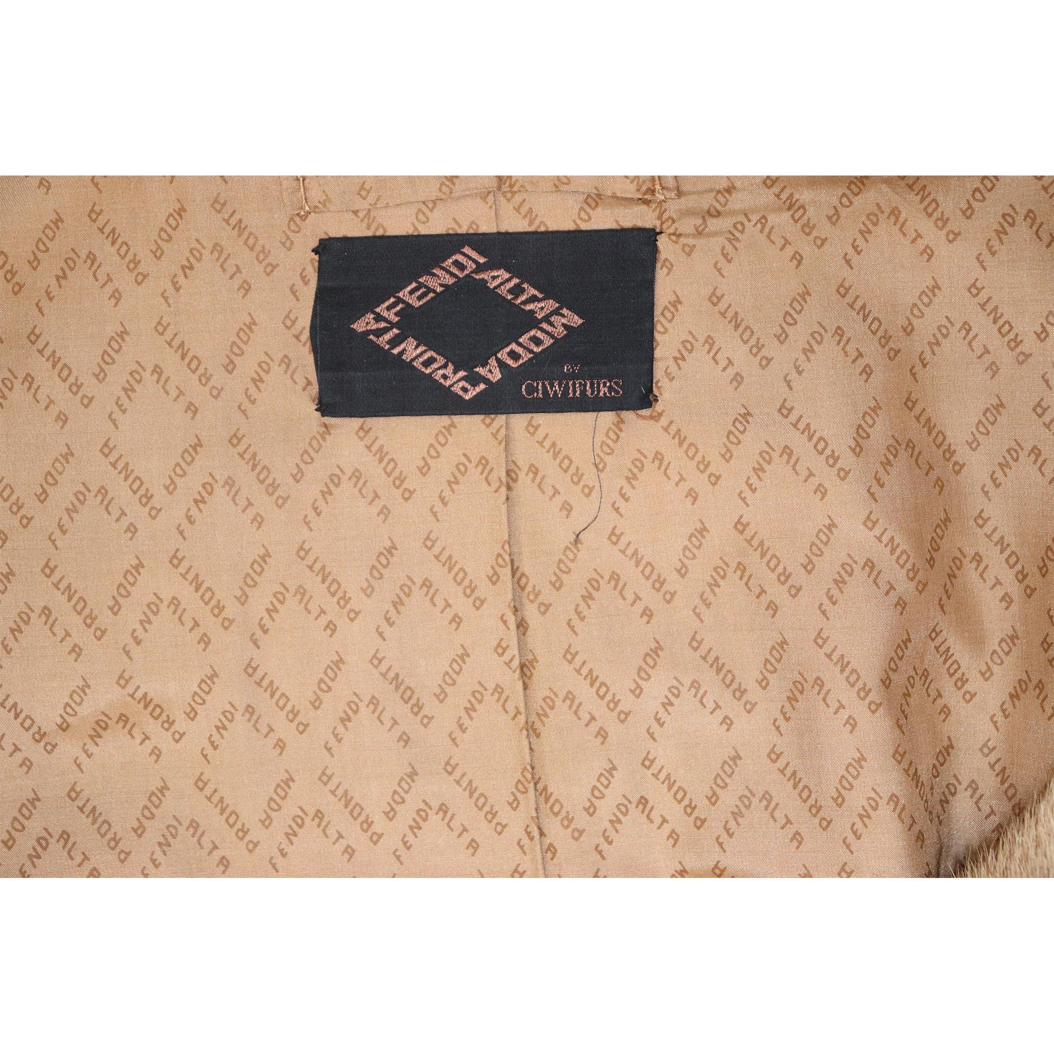 Abrigo Fendi reversible de dos piezas de marmota y cordero rizado en venta 8