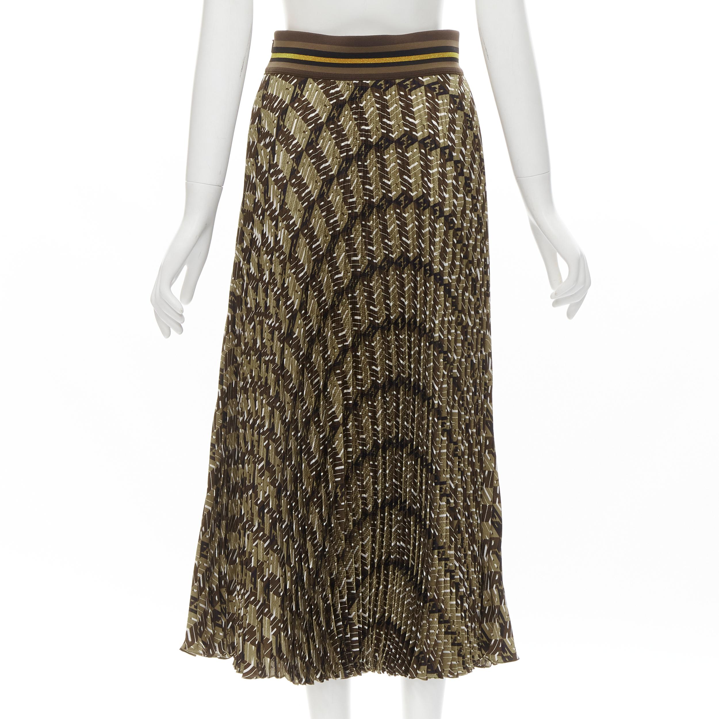 FENDI Roma Amor brown gold graphic print pleated plisse silk skirt IT42 M In Excellent Condition For Sale In Hong Kong, NT