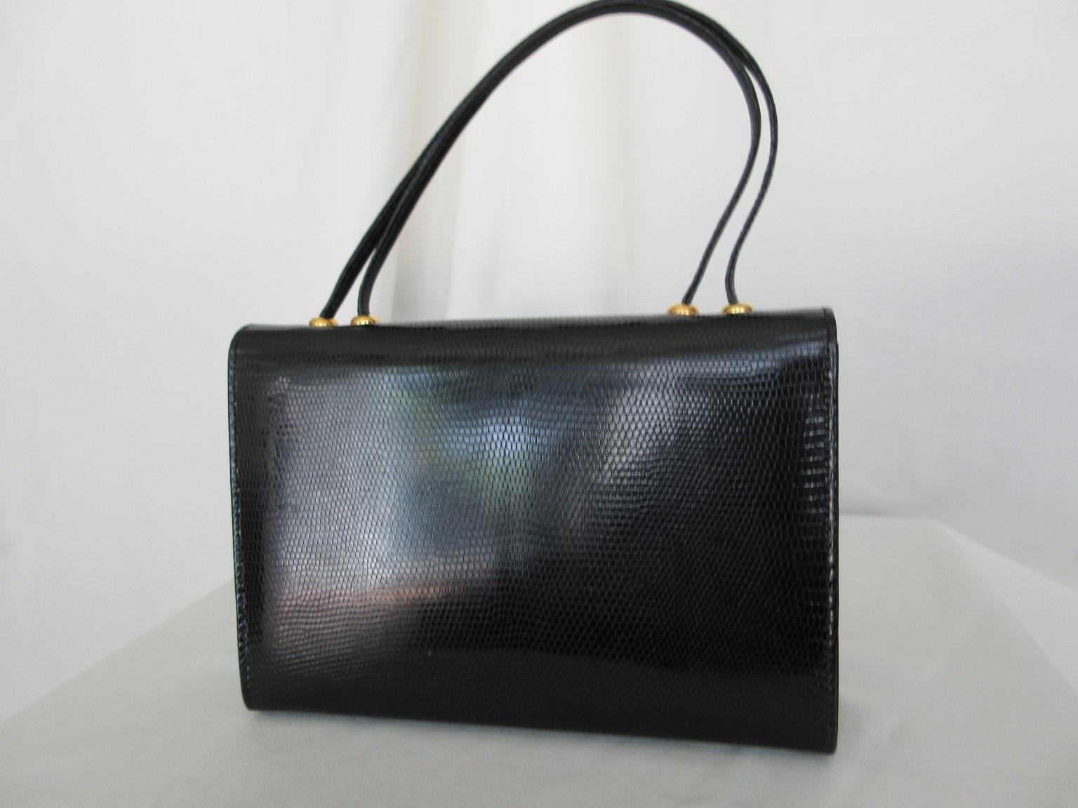 FENDI Roma vintage lizard skin leather bag
 -Collectors item-
period 1960's/1970's

We offer more exclusive items, view our frontstore

Details:
Gold hardware
Black leather lined interior with 1 zipper pocket and 1 open pocket
Lock is rotating to